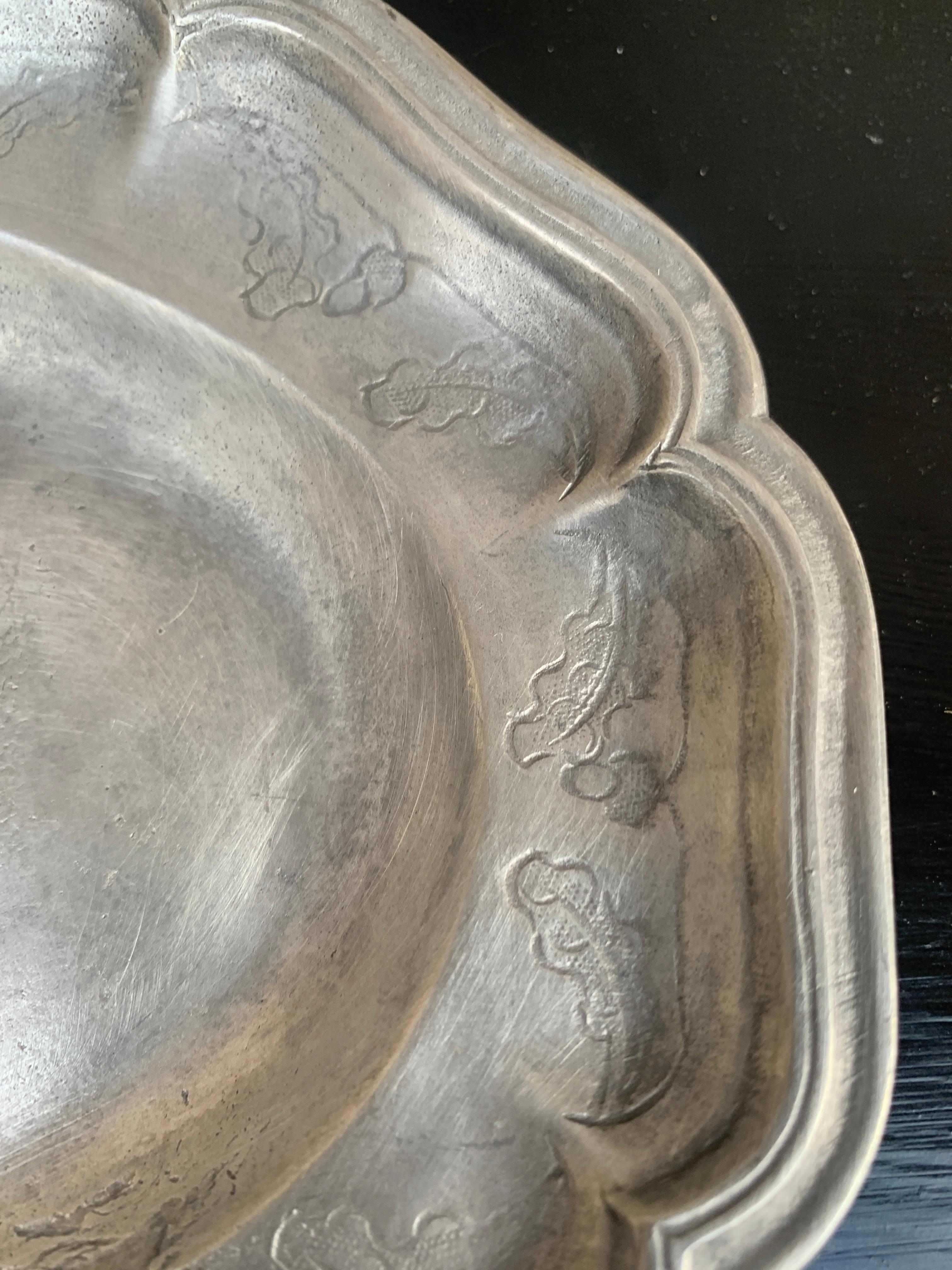 XIXe siècle Antique 19 C. French Provincial Louis X11 Crowned Porcupine Pewter Wall Plate en vente
