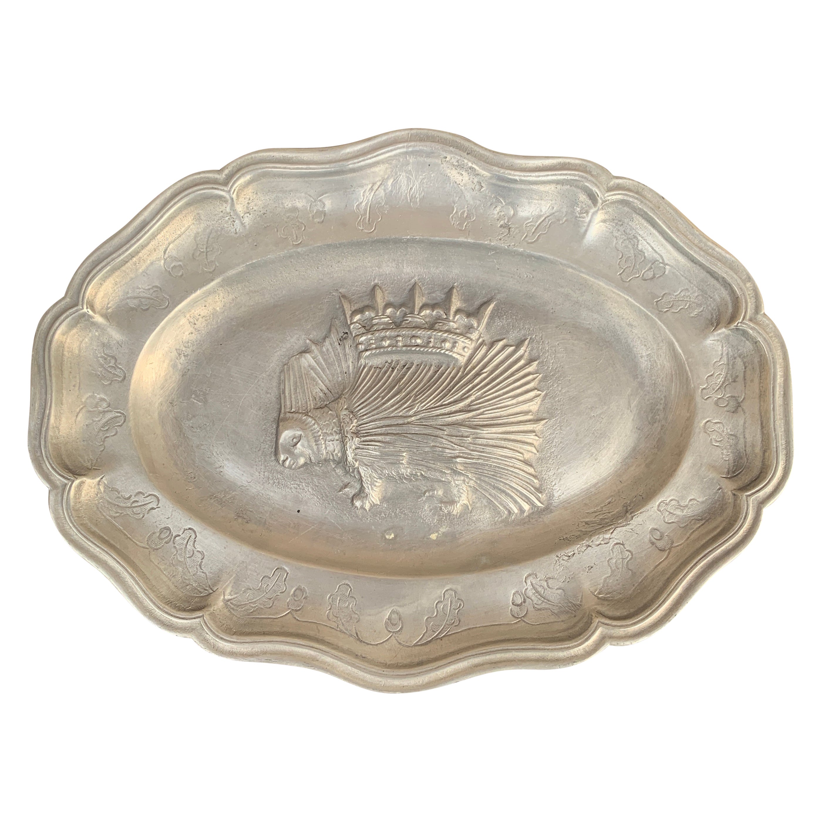 Antique 19 C. French Provincial Louis X11 Crowned Porcupine Pewter Wall Plate en vente