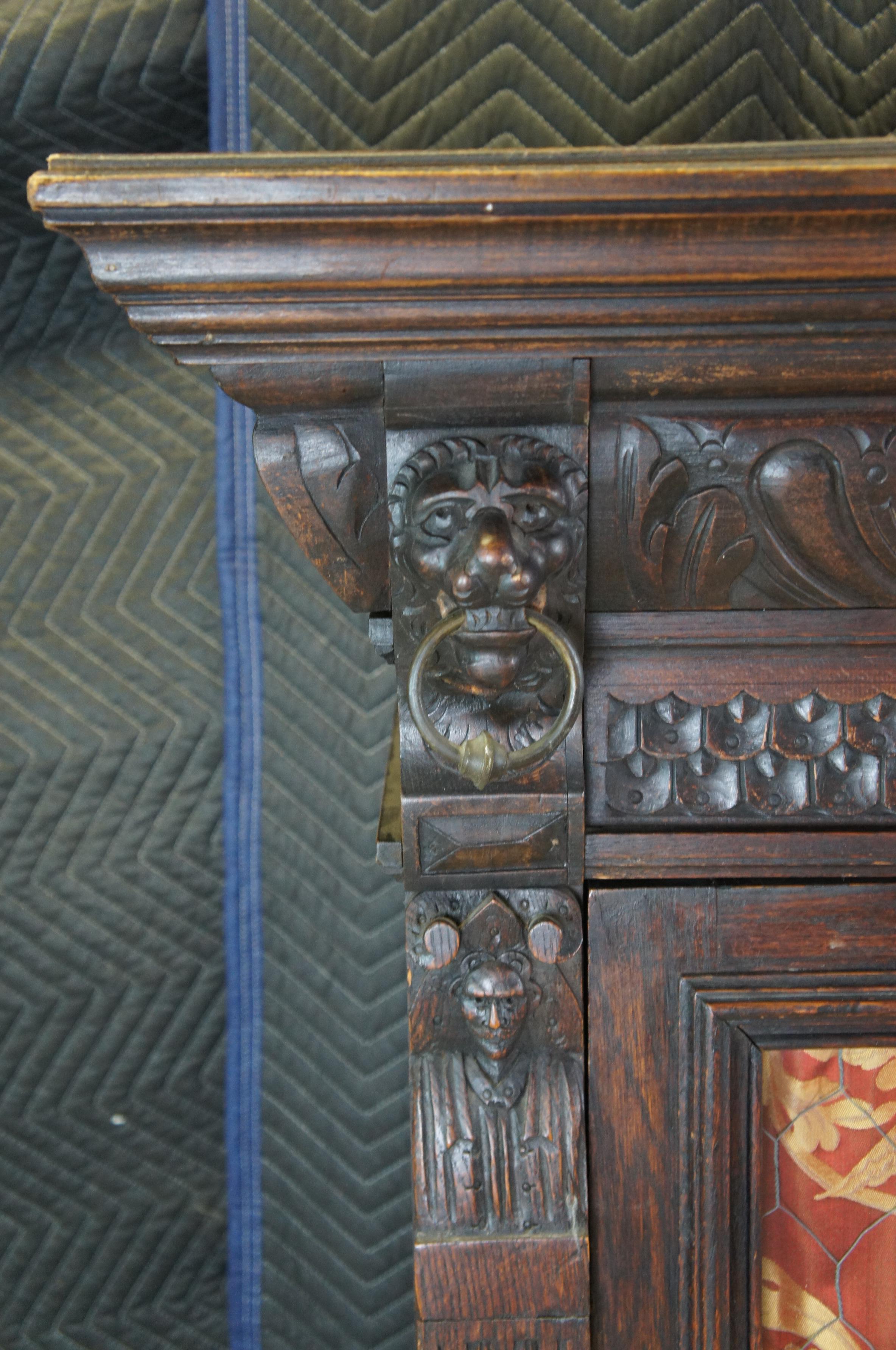 A.I.C. French Renaissance Revival Antique Oak Bookcase Curio Cupboard Bon état - En vente à Dayton, OH
