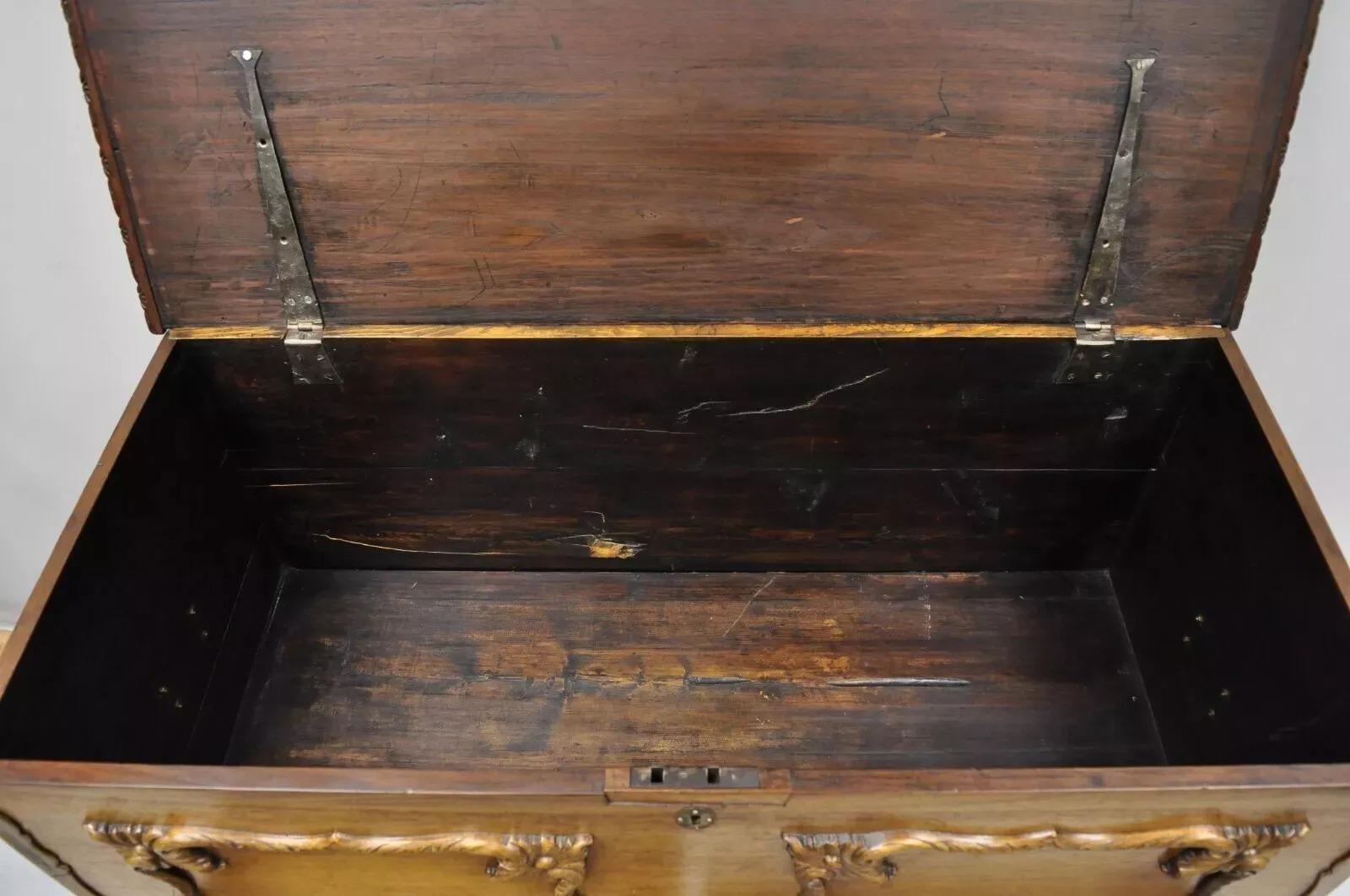 Antico cassettone in stile Giorgio II del XIX secolo in mogano con piede a zampa di gallina in vendita 4