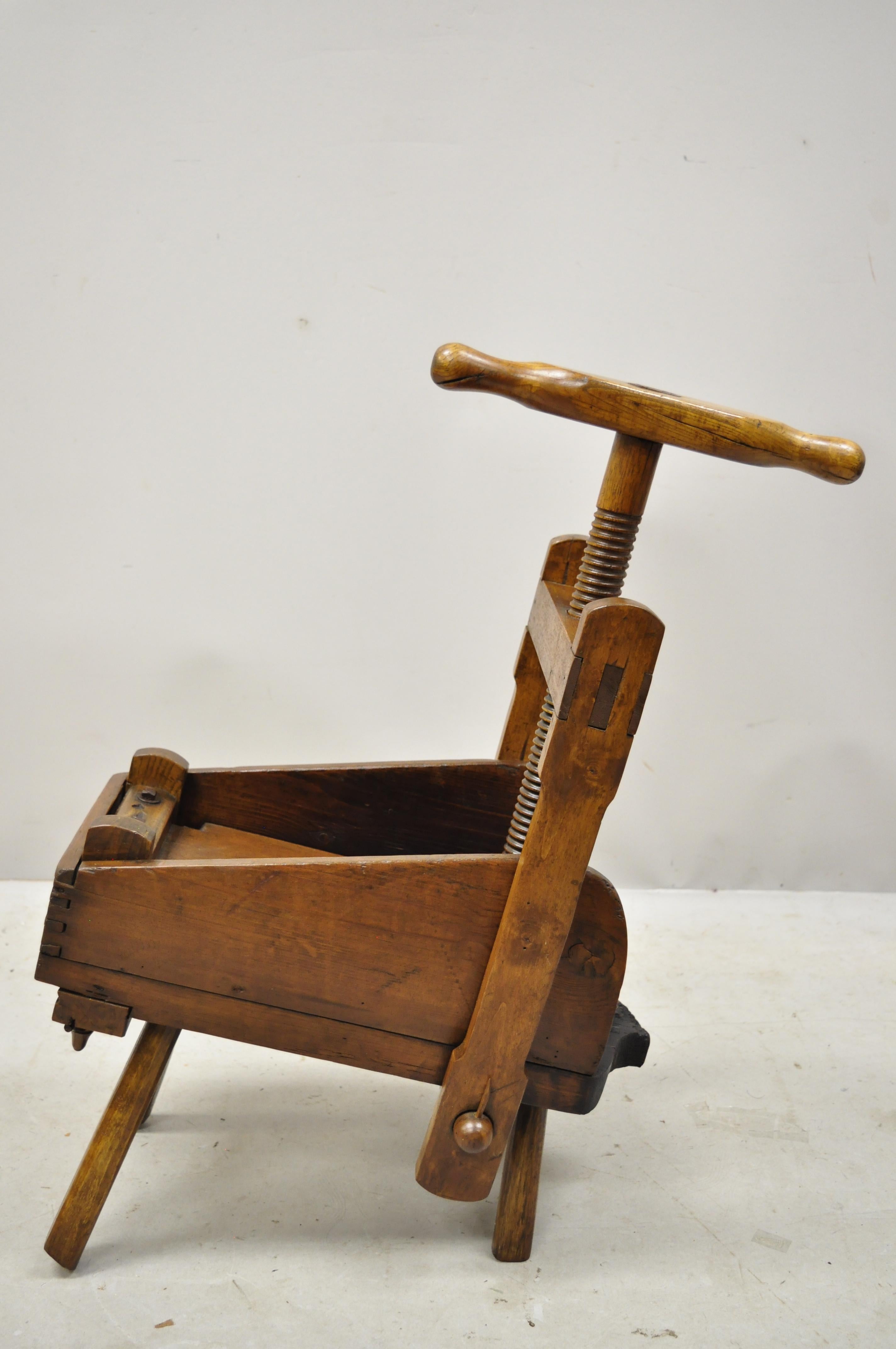 Antique 19th century handmade solid wood French wooden grape wine olive press, circa 19th century. Measurements: 27