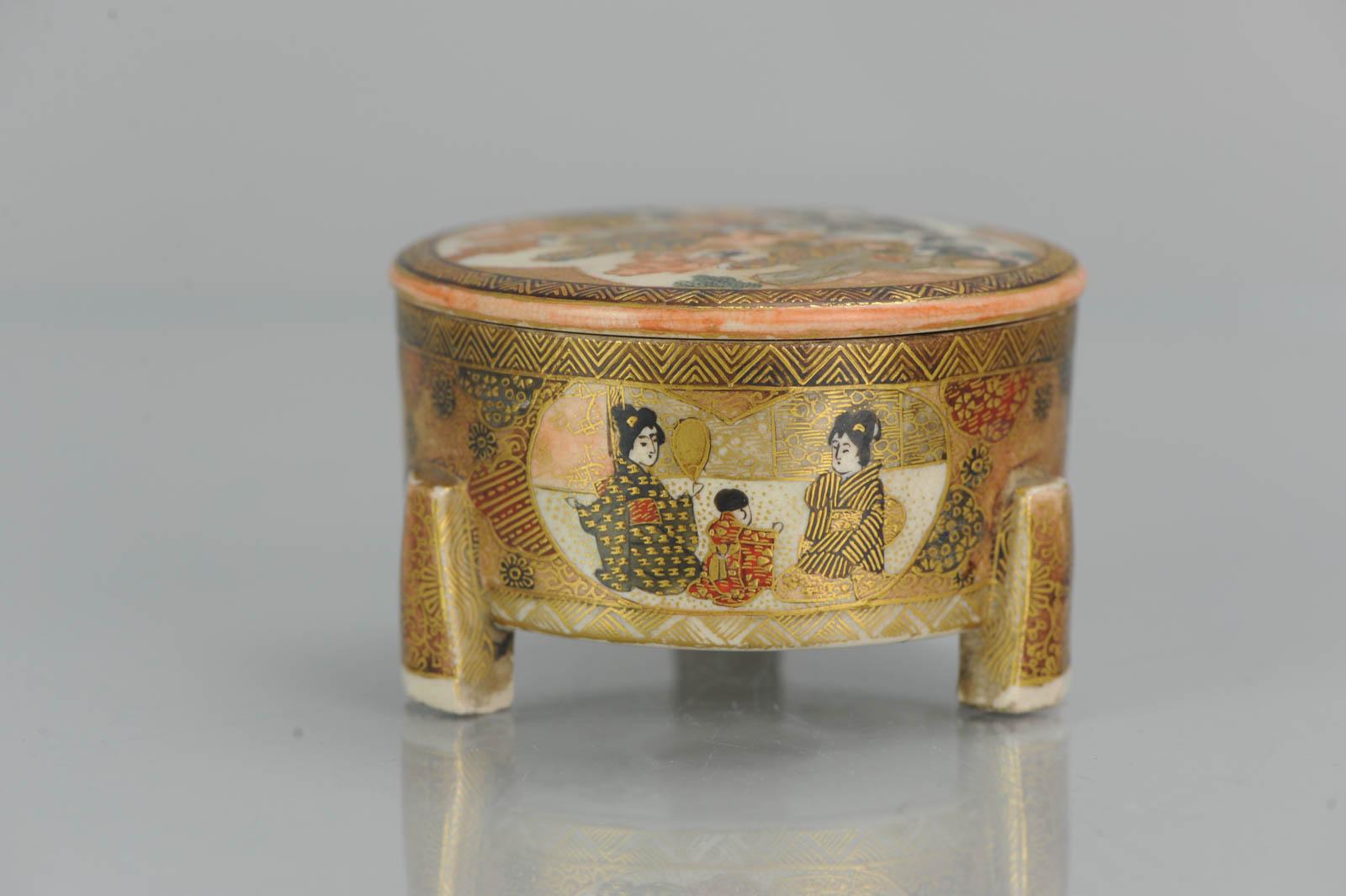 Antike japanische Satsuma-Dreibeinschachtel mit Deckel aus dem 19. Jahrhundert Japan Yokohama Satsuma (Tonware) im Angebot