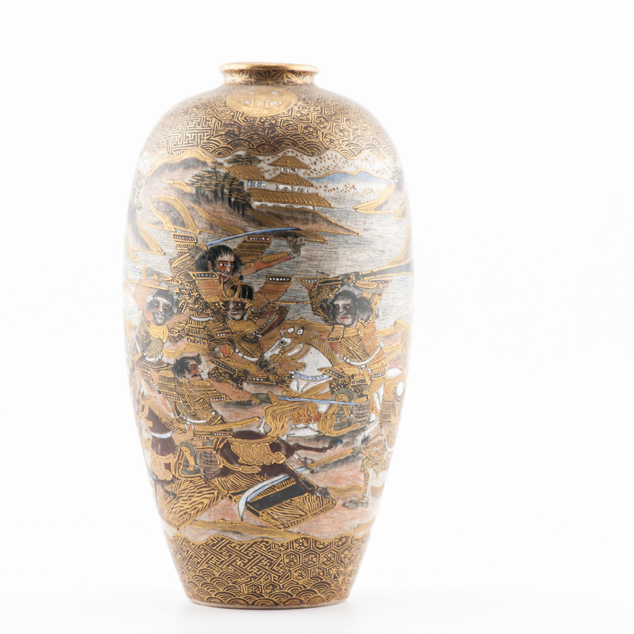 Antique 19th c Japanese Satsuma Vase WARRIORS decoration marked For Sale 4