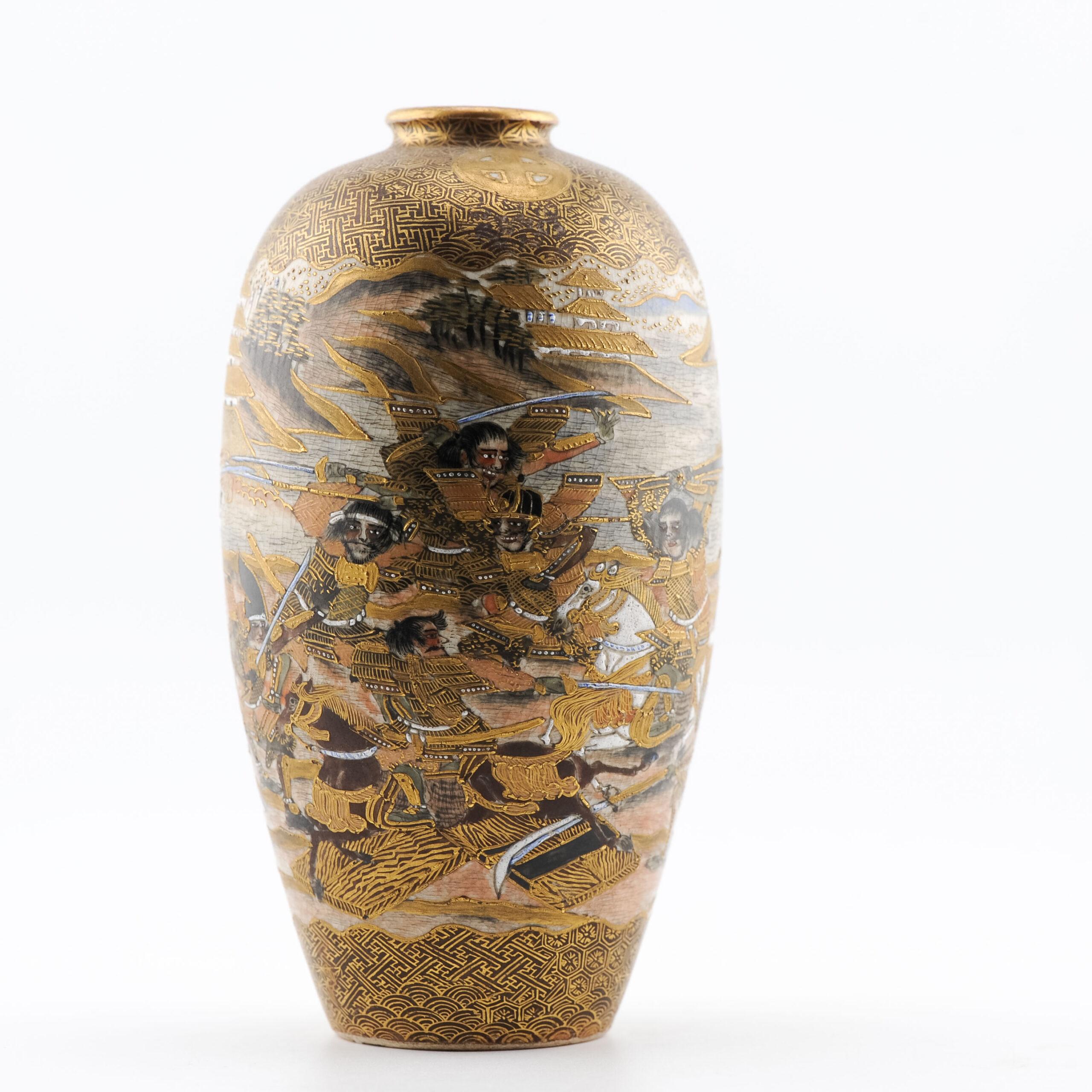 Antique 19th c Japanese Satsuma Vase WARRIORS decoration marked For Sale 5