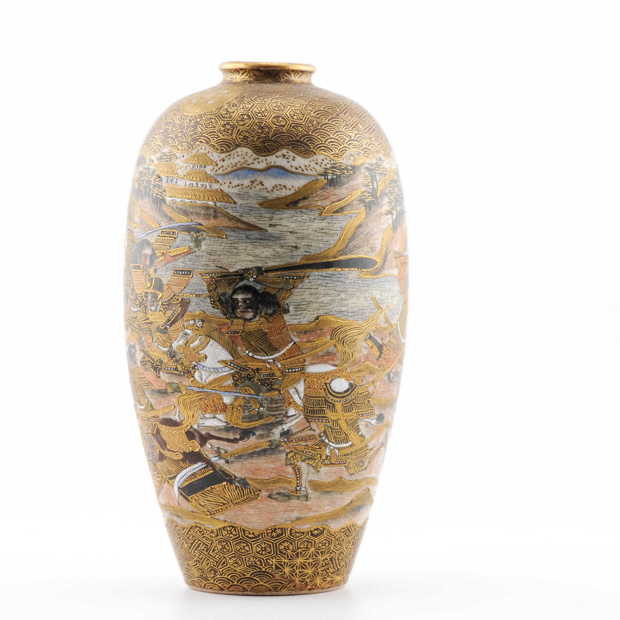 Antique 19th c Japanese Satsuma Vase WARRIORS decoration marked For Sale 7