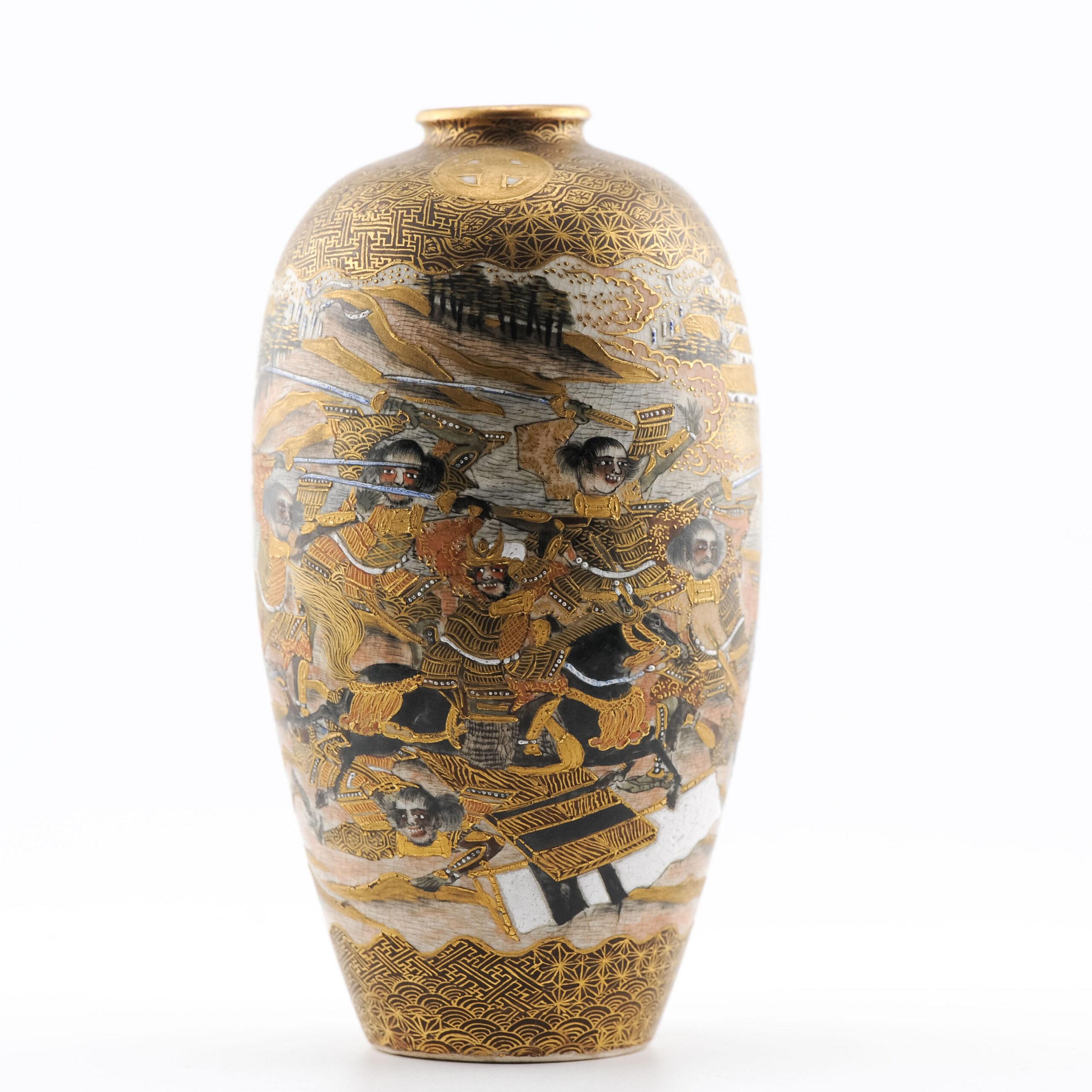 Antique 19th c Japanese Satsuma Vase WARRIORS decoration marked For Sale 8