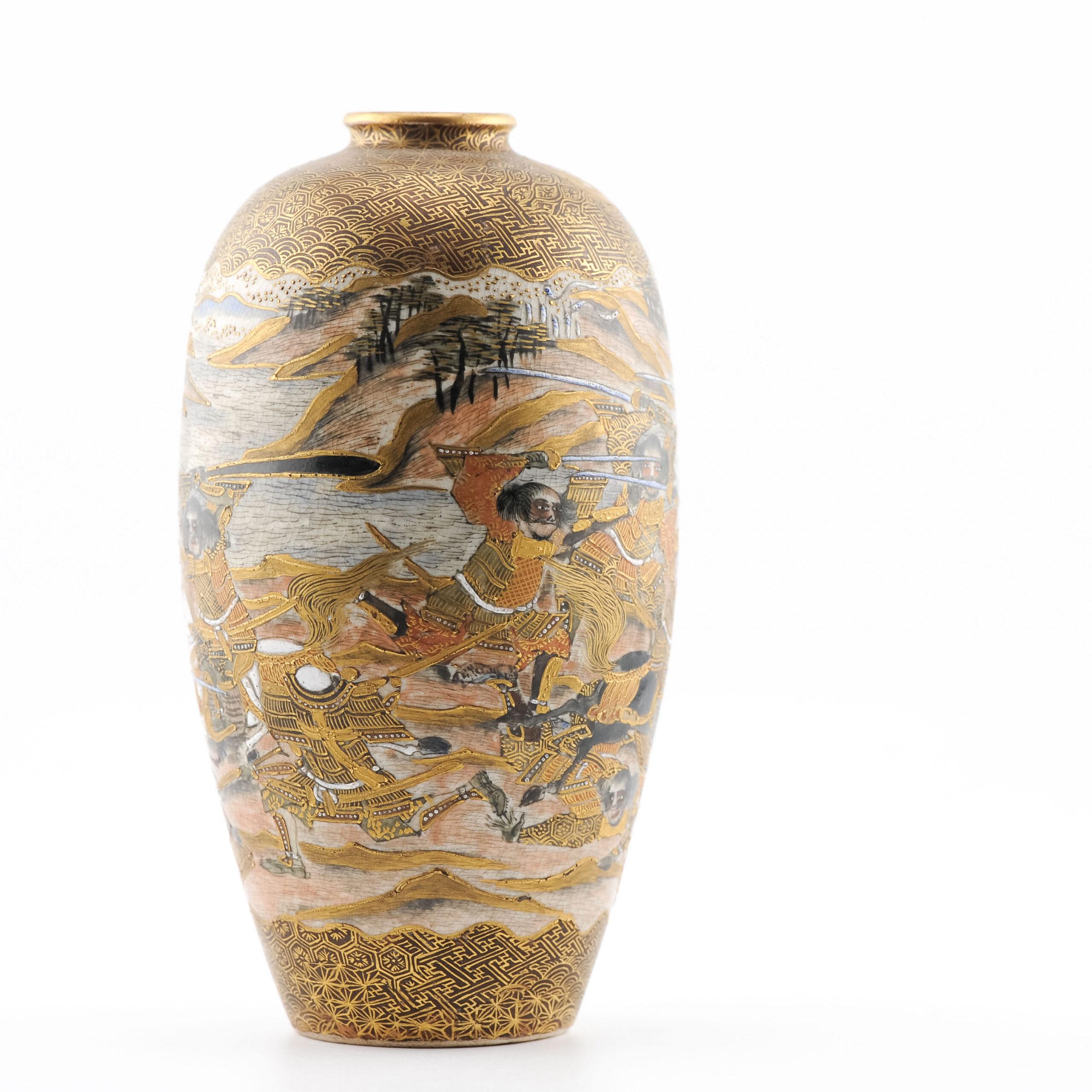 Antique 19th c Japanese Satsuma Vase WARRIORS decoration marked For Sale 2