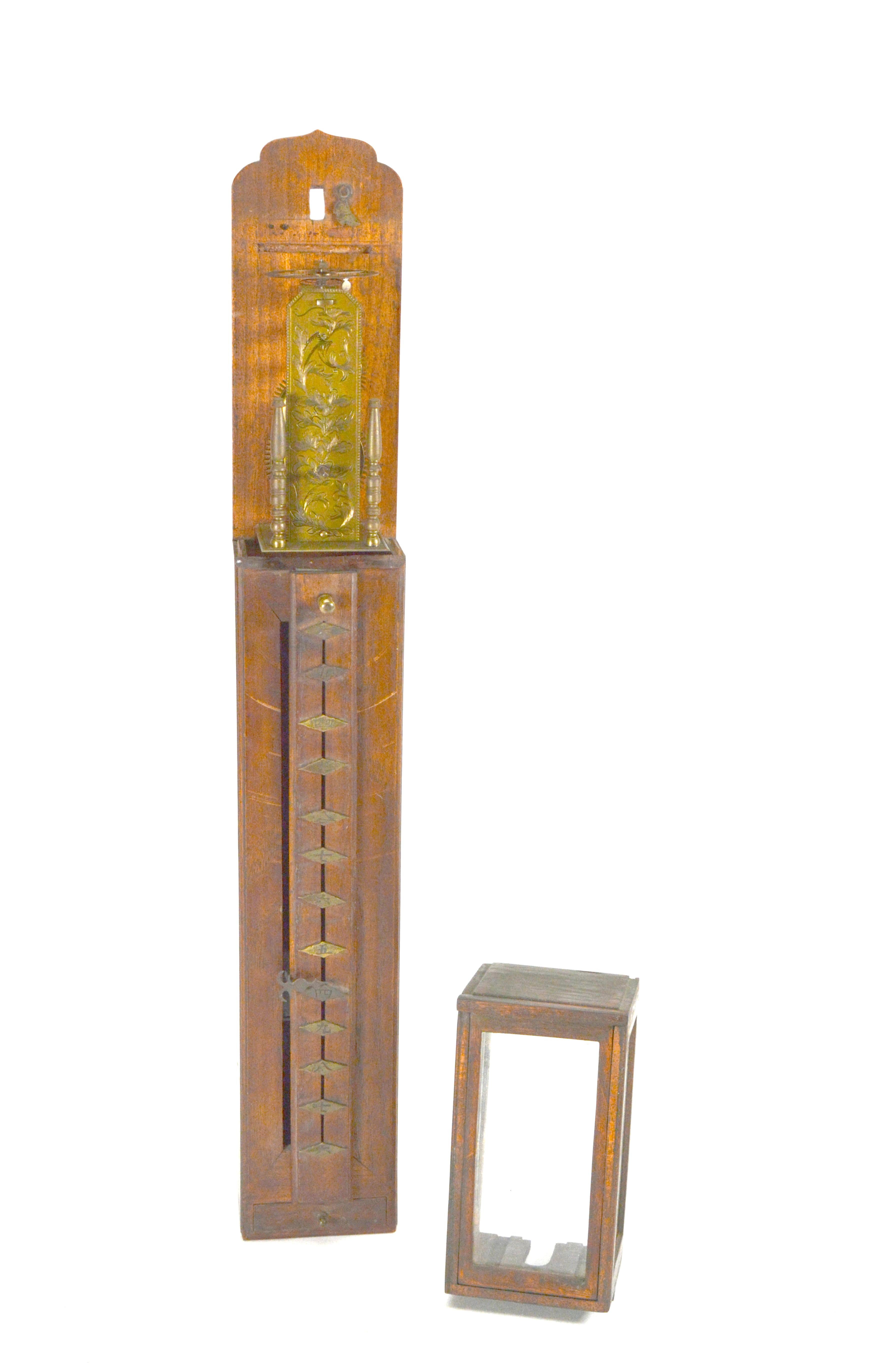 Antiguo s. XIX Reloj de Pared Japonés Shaku Dokei Colgante Pilar de Palo en Bastante bueno estado para la venta en Danville, CA