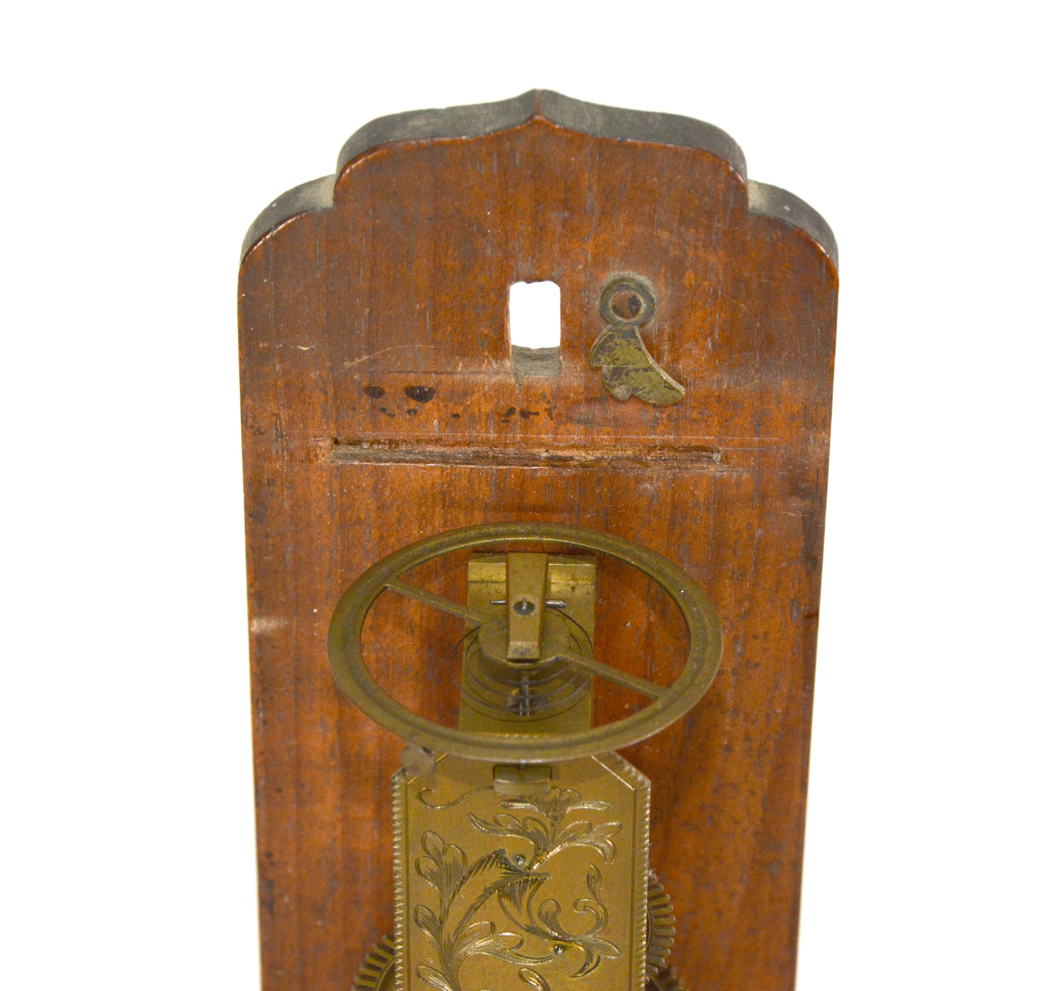 Antiguo s. XIX Reloj de Pared Japonés Shaku Dokei Colgante Pilar de Palo en venta 2