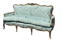Antico divano canapè in stile Luigi XV del XIX secolo con tessuto Schuyler Samperton