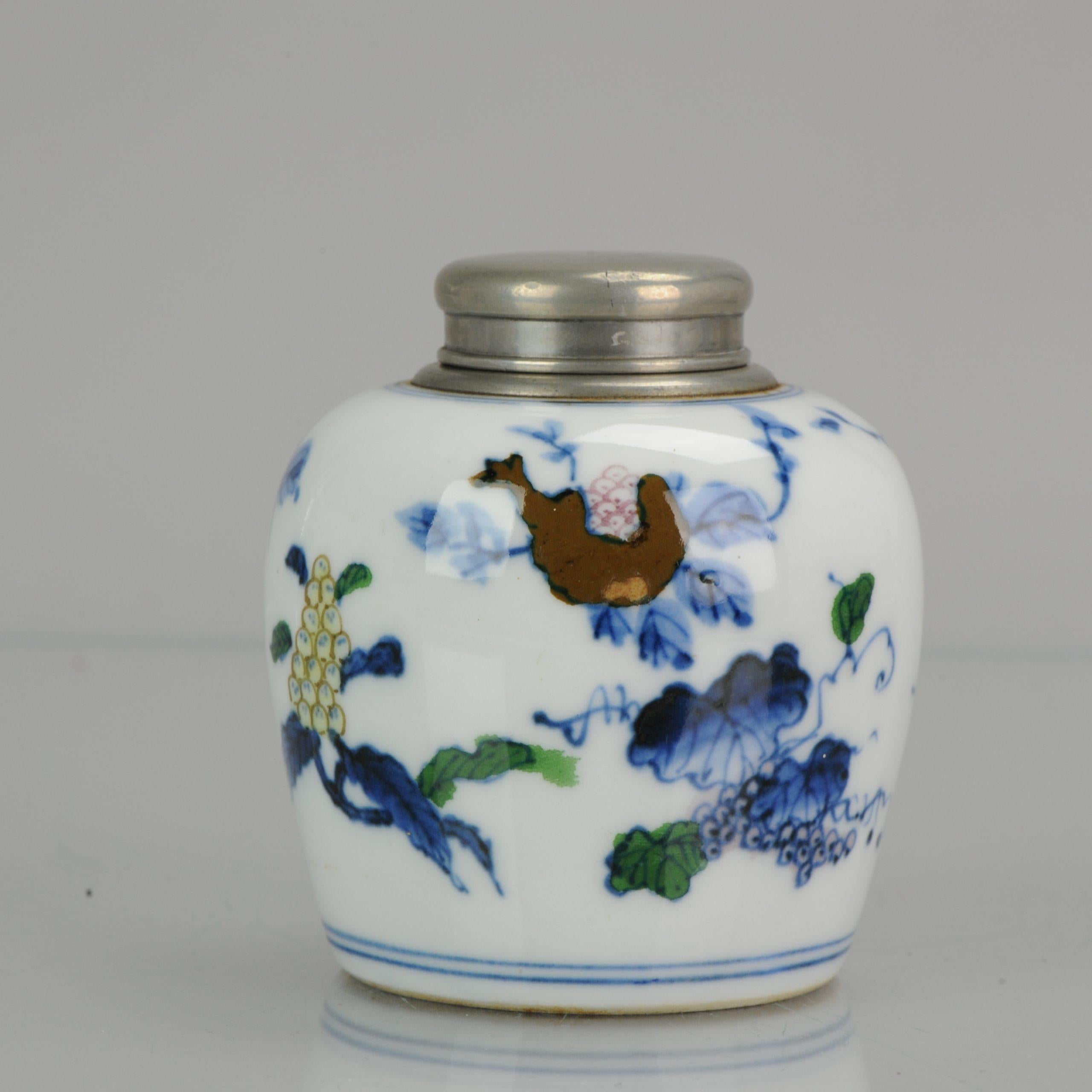 Antique 19th Century Porcelain Doucai Tea Caddy Marked Fruit Decoration Chinese In Excellent Condition In Amsterdam, Noord Holland