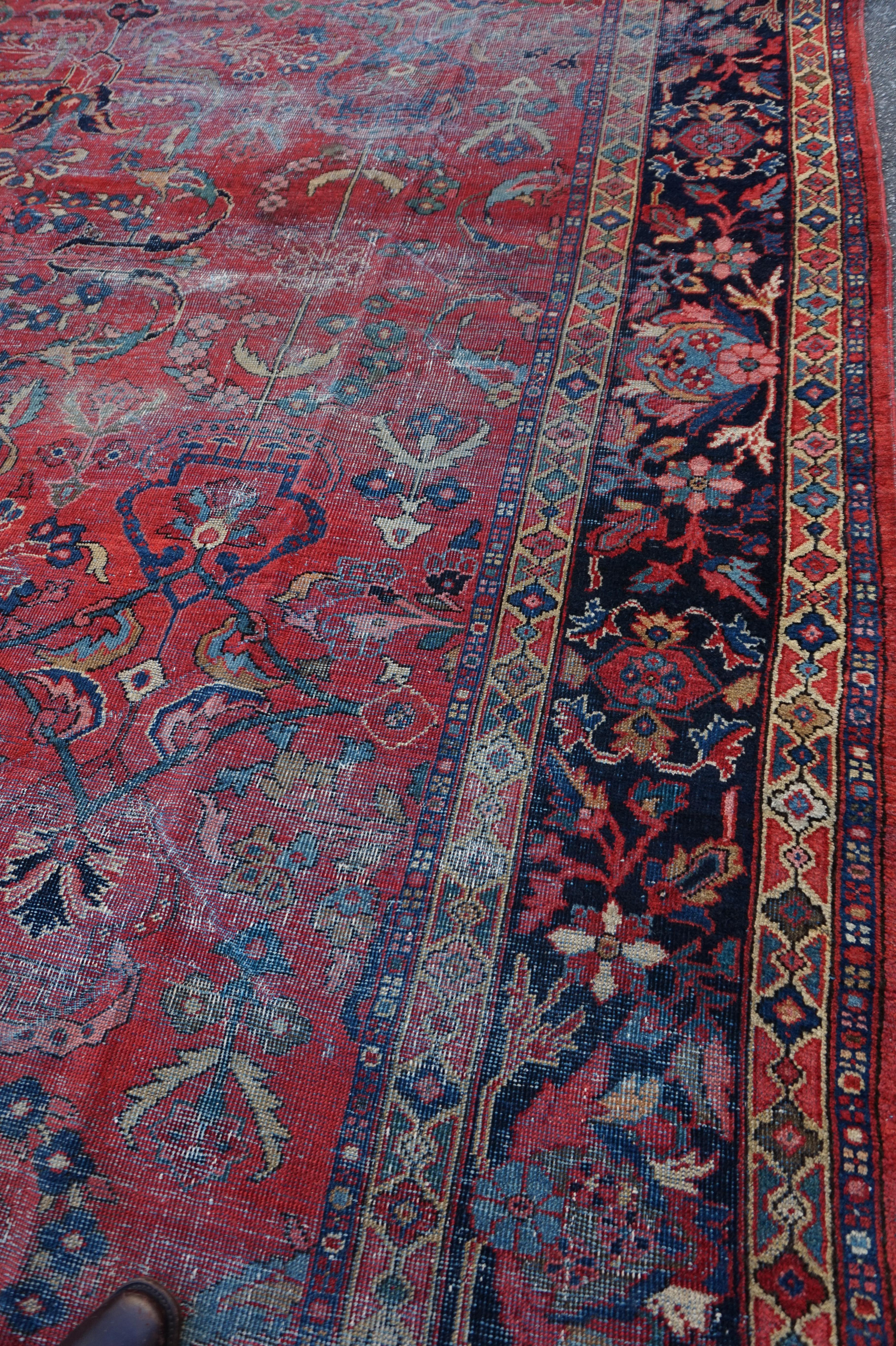 Antike 19. C. Semi Distressed Hand geknüpft Ziegler Mahal Agra Teppich Teppich im Angebot 4