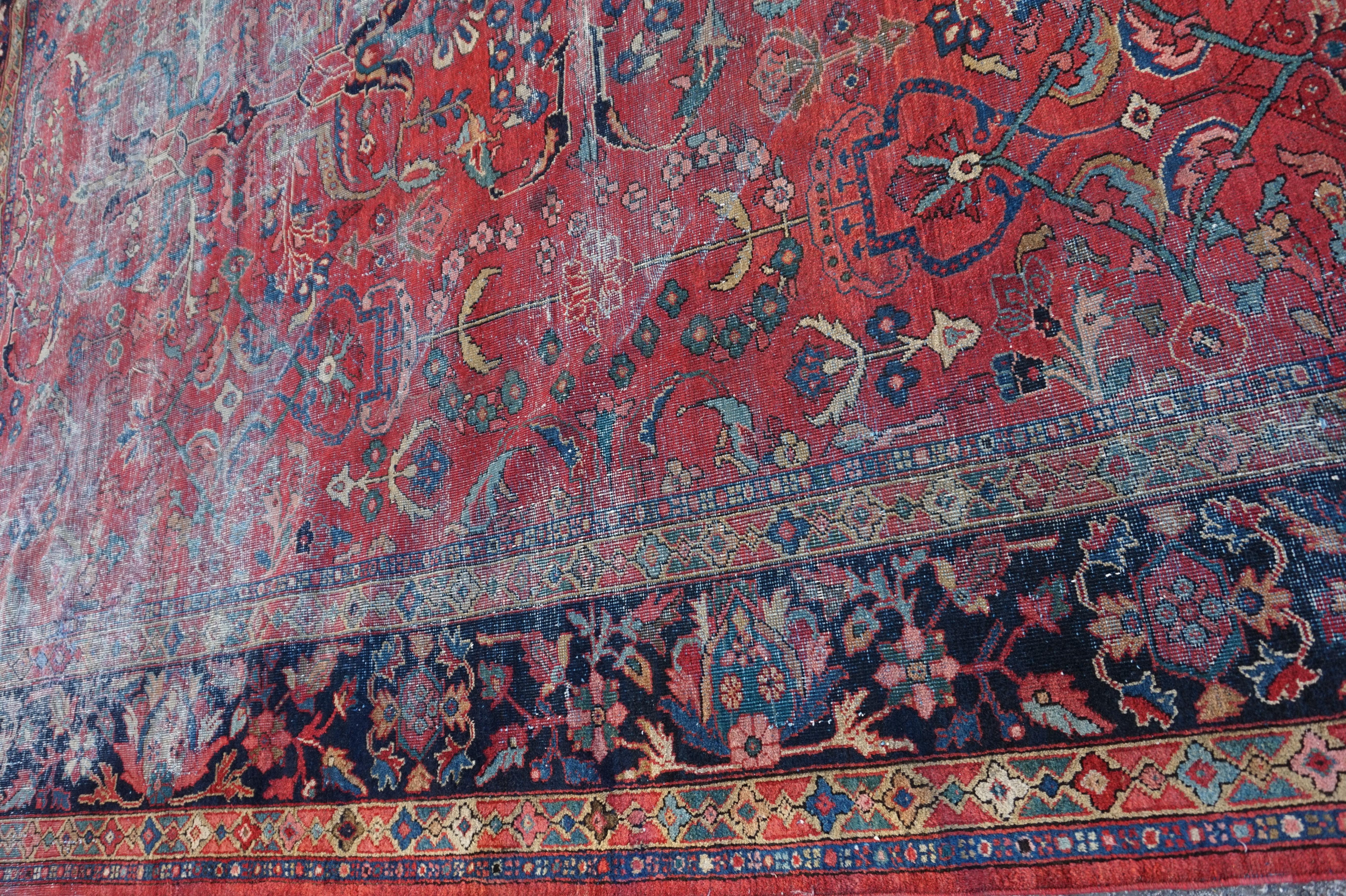Antike 19. C. Semi Distressed Hand geknüpft Ziegler Mahal Agra Teppich Teppich im Angebot 5