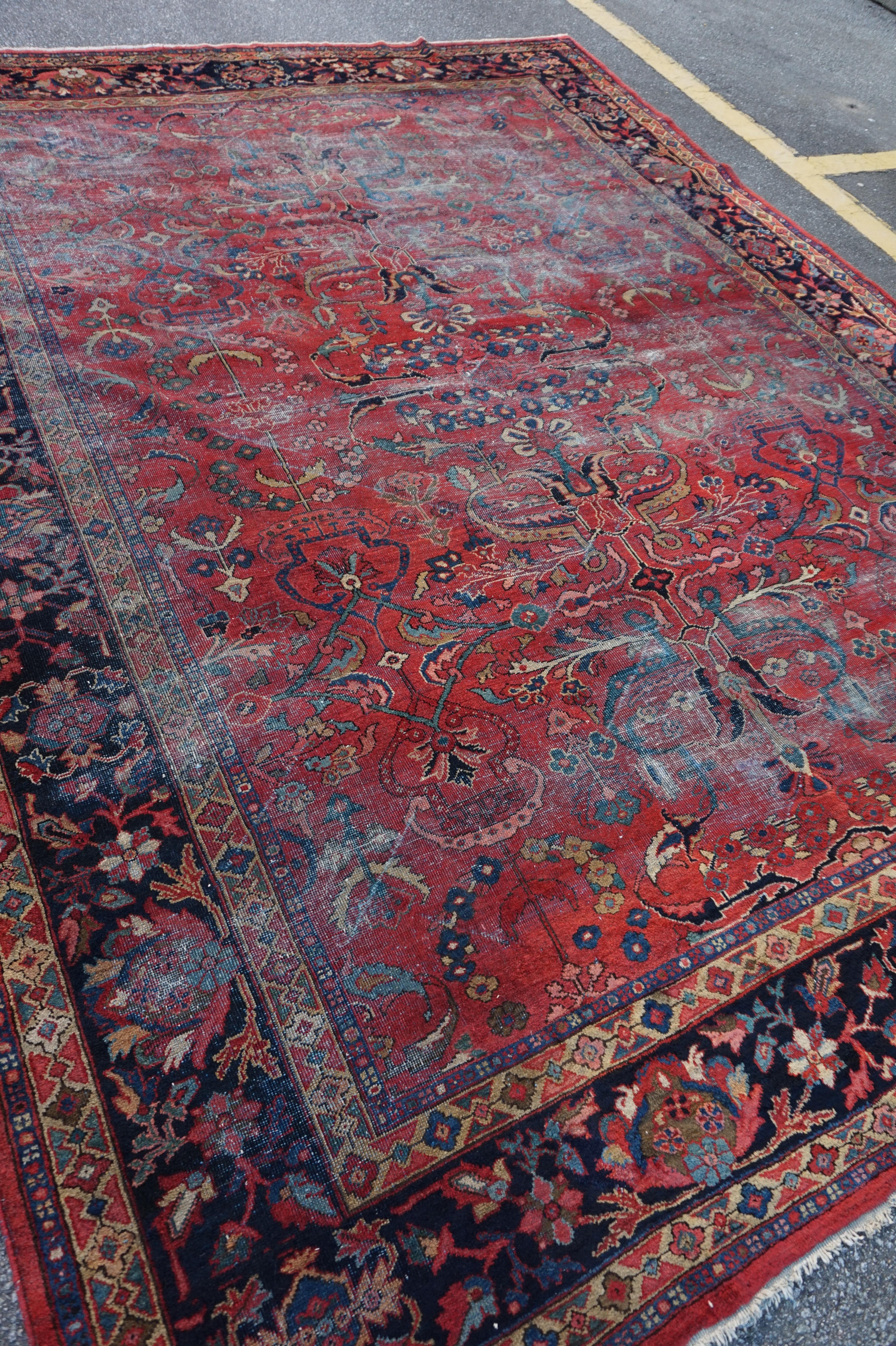 Antike 19. C. Semi Distressed Hand geknüpft Ziegler Mahal Agra Teppich Teppich im Angebot 9
