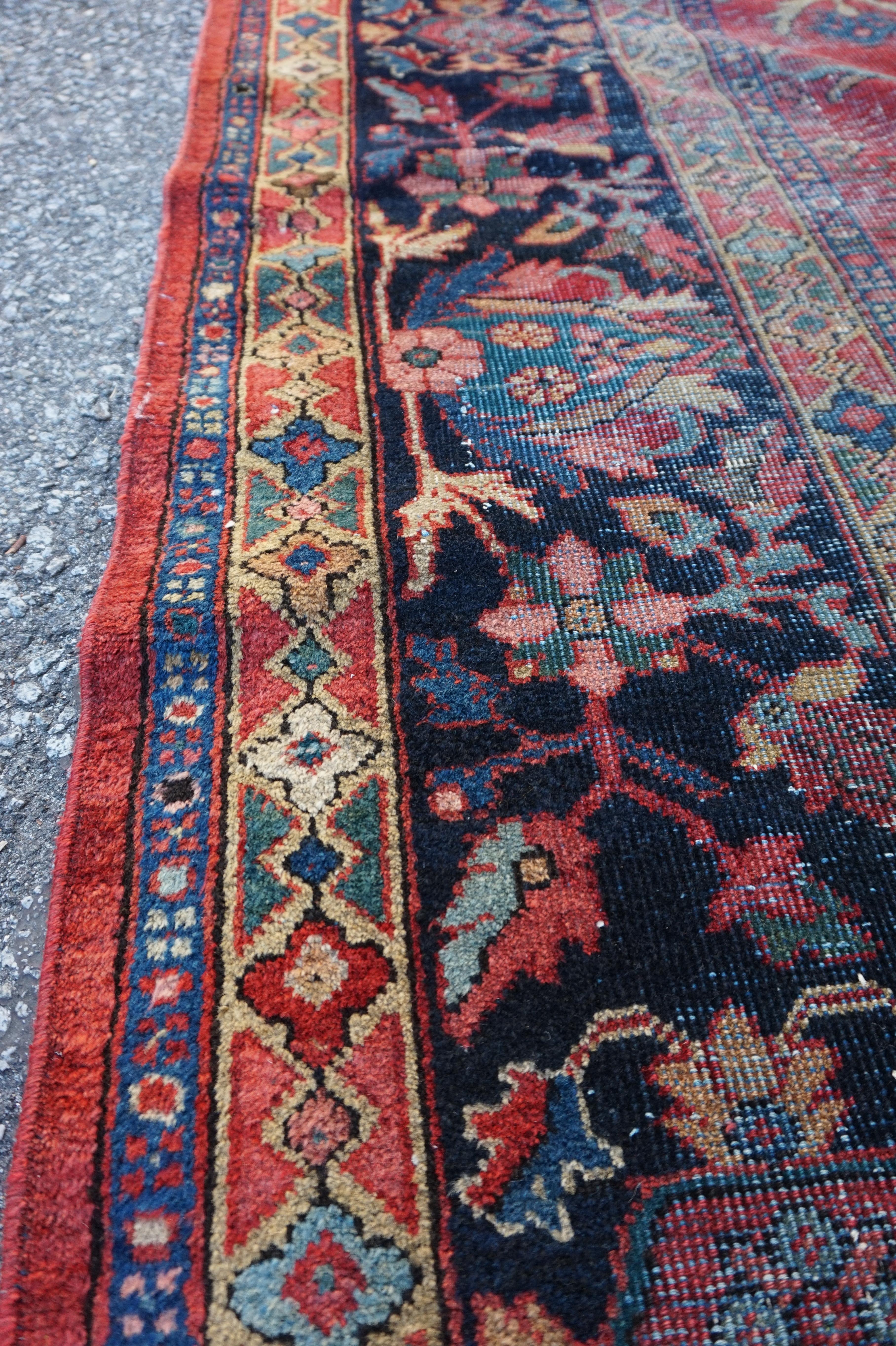 Antike 19. C. Semi Distressed Hand geknüpft Ziegler Mahal Agra Teppich Teppich im Angebot 10