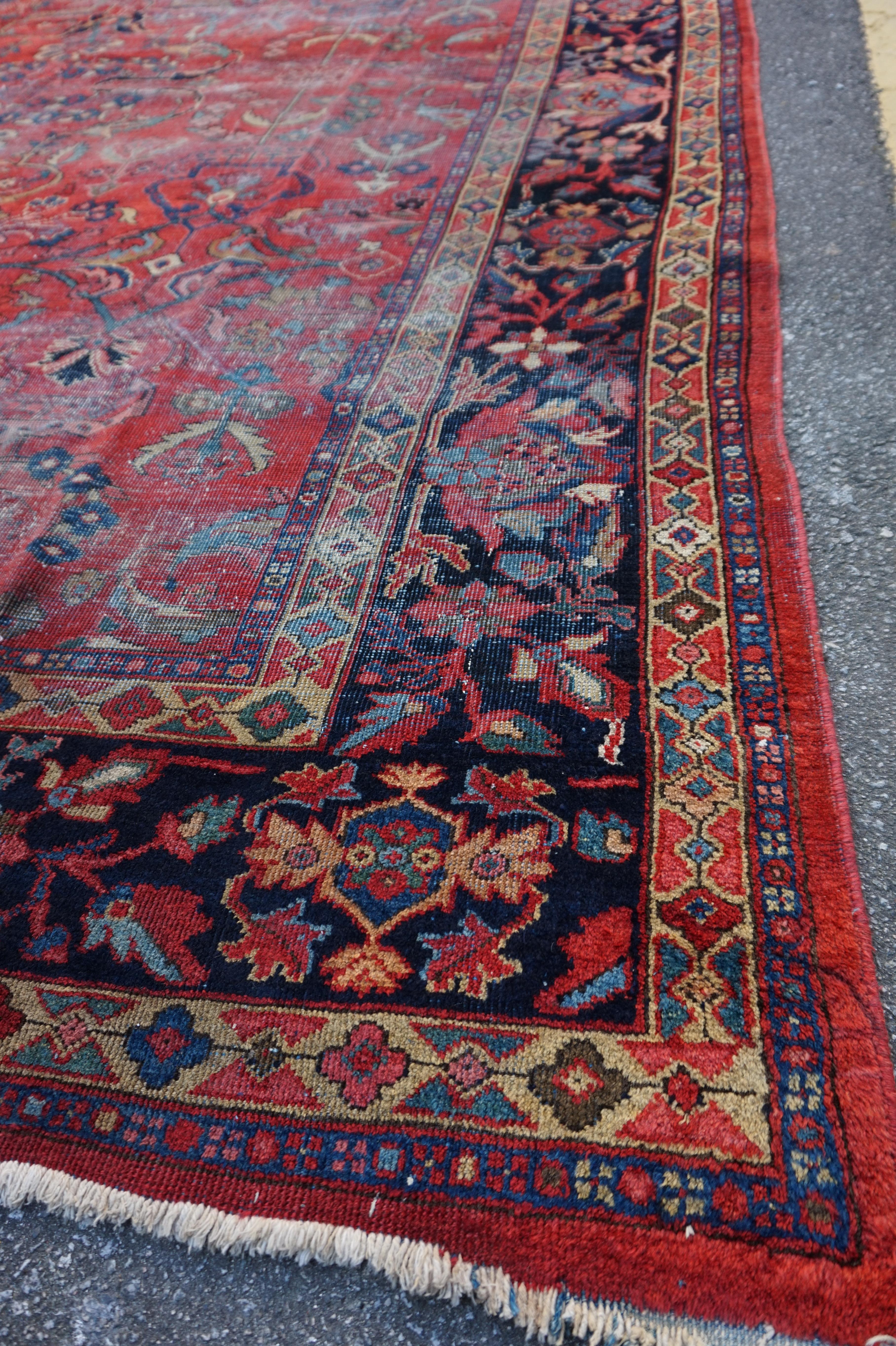 Antike 19. C. Semi Distressed Hand geknüpft Ziegler Mahal Agra Teppich Teppich (Wolle) im Angebot