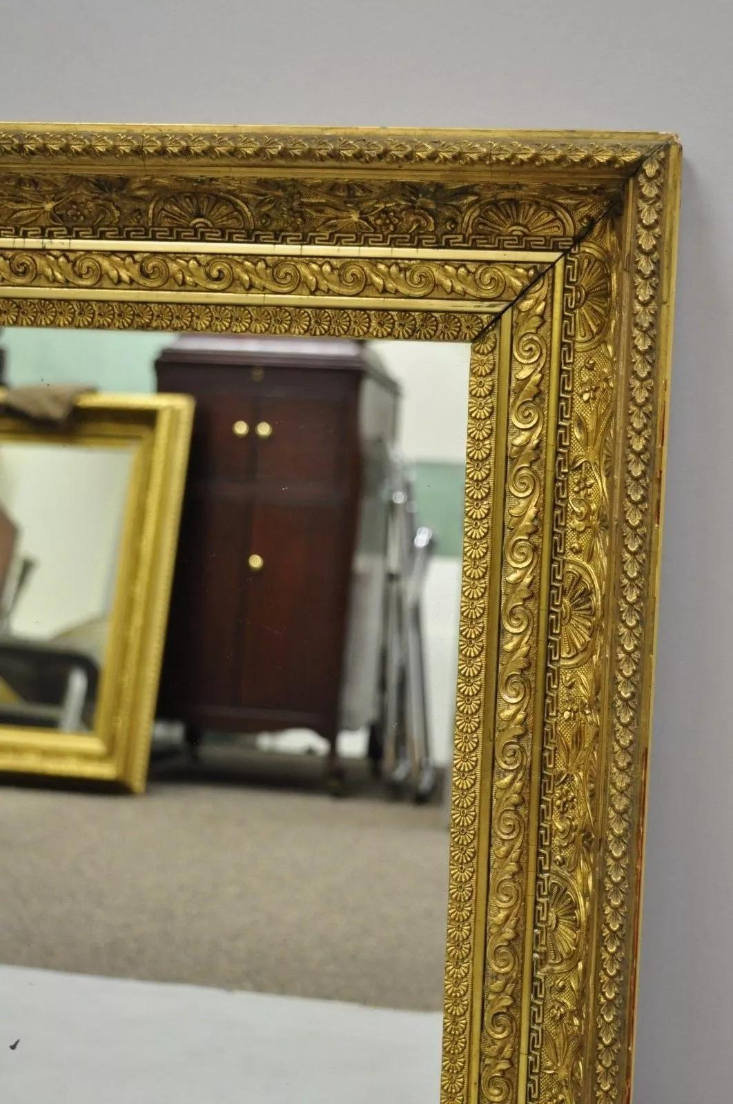 Antique 19th C Victorian Gold Giltwood & Gesso Foliate Design/One Wall Mirror (A) In condizioni buone in vendita a Philadelphia, PA