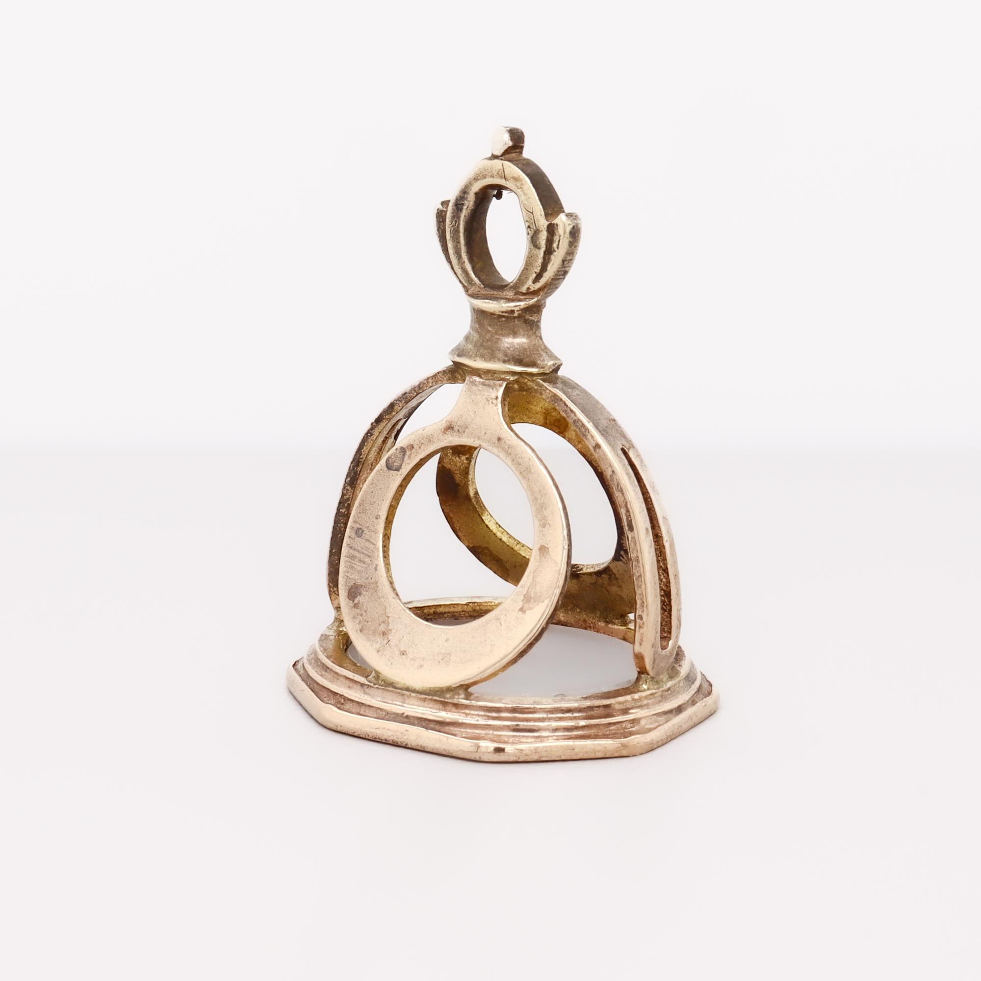 Antiguo sello de leontina de reloj victoriano del s. XIX chapado en oro y con cristal tallado en calcografía en venta 5