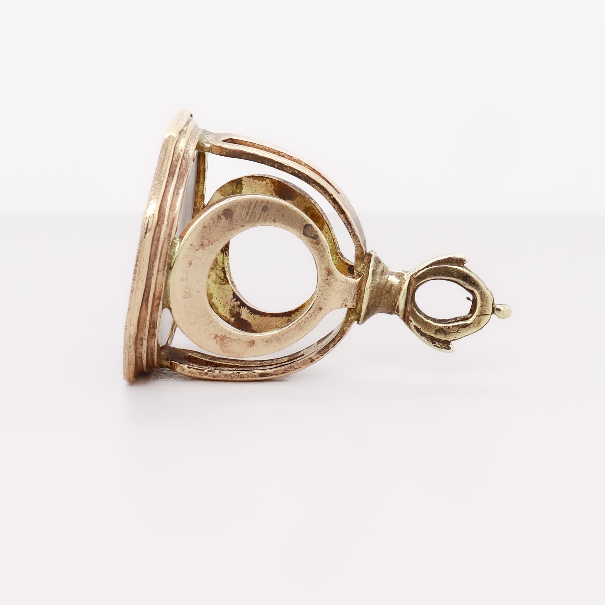 Femenino o masculino Antiguo sello de leontina de reloj victoriano del s. XIX chapado en oro y con cristal tallado en calcografía en venta