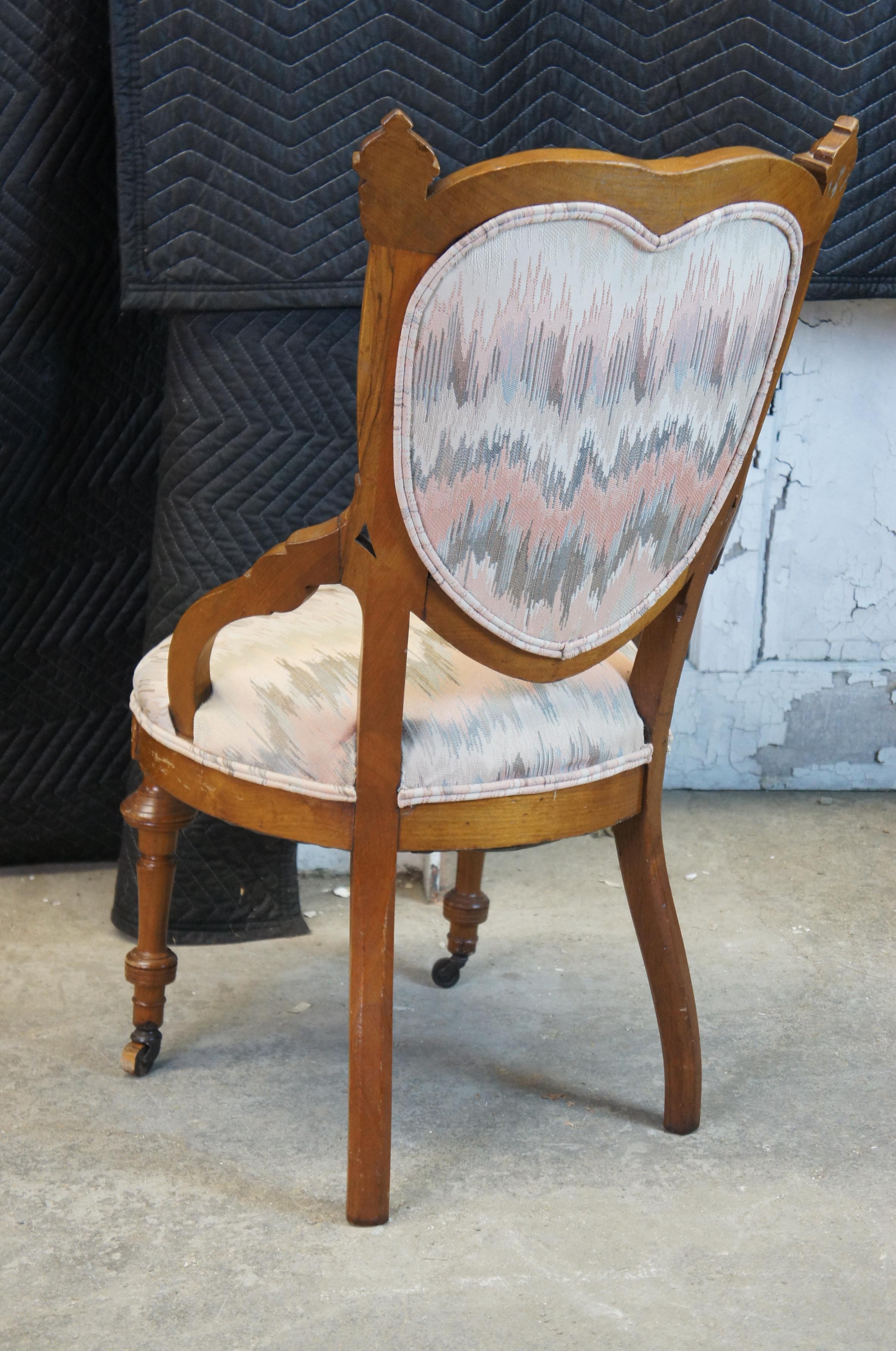 Antique 19th C. Walnut Eastlake Victorian Renaissance Revival Heart Parlor Chair In Good Condition In Dayton, OH