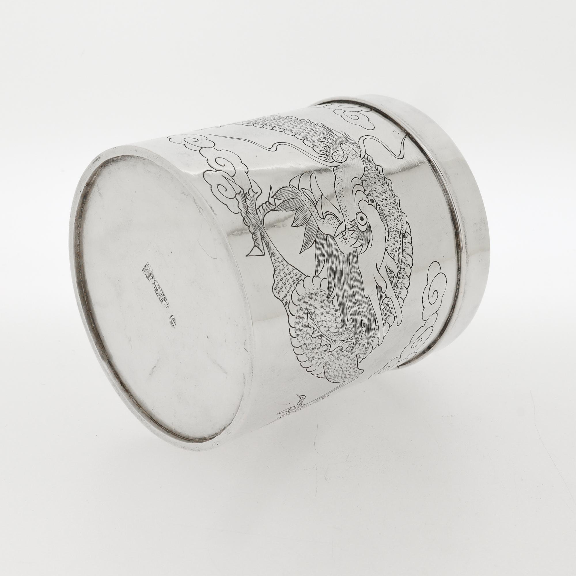 Antike 19. Jahrhundert. Signiert Yang Qing He Chinesisch Export Silber graviert Dragon Box im Angebot 8