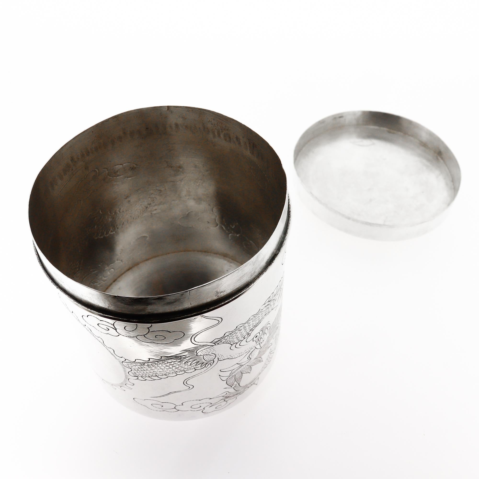 Antike 19. Jahrhundert. Signiert Yang Qing He Chinesisch Export Silber graviert Dragon Box im Angebot 9