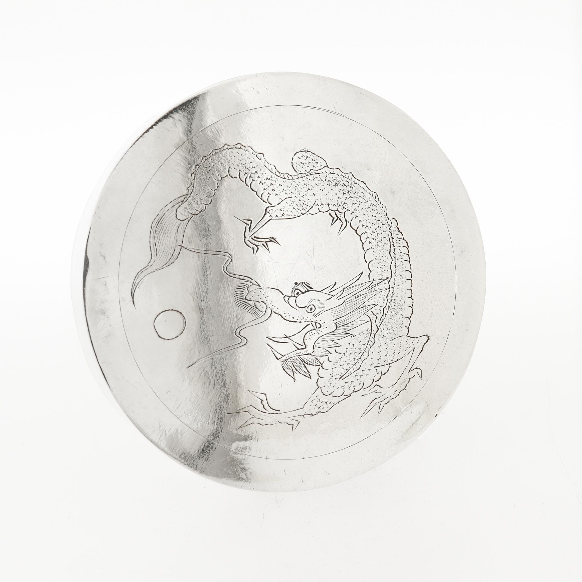 Antike 19. Jahrhundert. Signiert Yang Qing He Chinesisch Export Silber graviert Dragon Box im Angebot 12