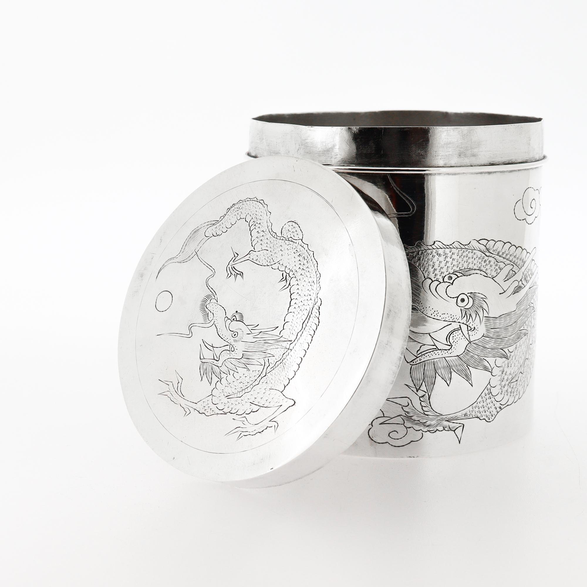 Antike 19. Jahrhundert. Signiert Yang Qing He Chinesisch Export Silber graviert Dragon Box im Angebot 14