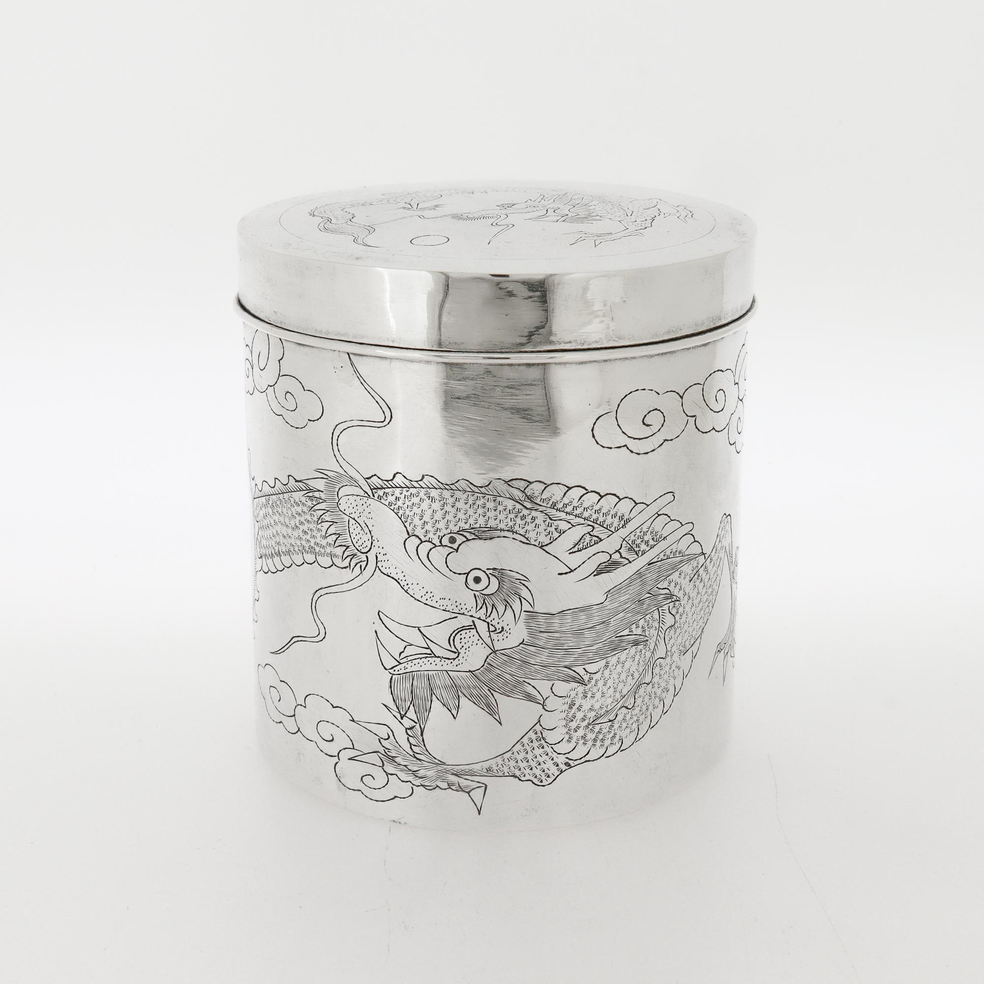 Antike 19. Jahrhundert. Signiert Yang Qing He Chinesisch Export Silber graviert Dragon Box im Zustand „Gut“ im Angebot in Philadelphia, PA