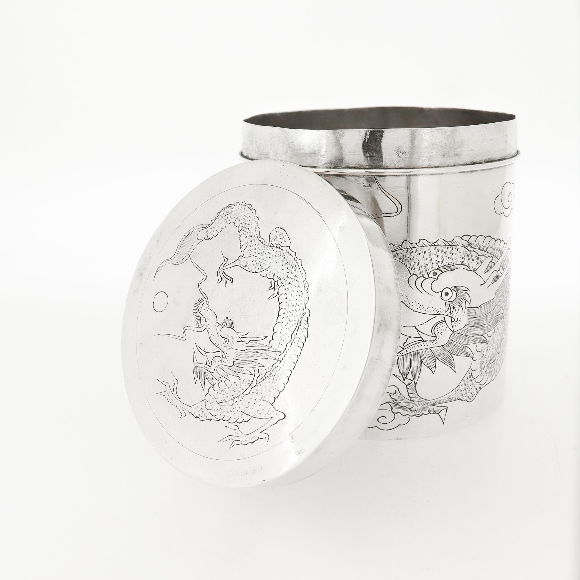 Antike 19. Jahrhundert. Signiert Yang Qing He Chinesisch Export Silber graviert Dragon Box im Angebot 2