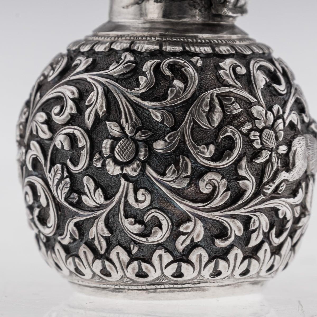 Antico flacone di profumo in argento massiccio del Kutch del XIX secolo, Oomersi Mawji c.1890 in vendita 4