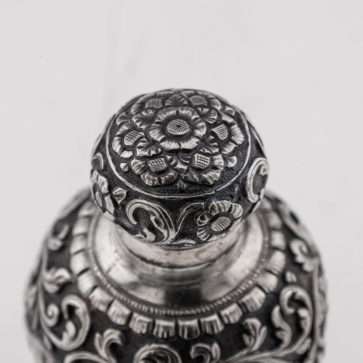 Antico flacone di profumo in argento massiccio del Kutch del XIX secolo, Oomersi Mawji c.1890 in vendita 1