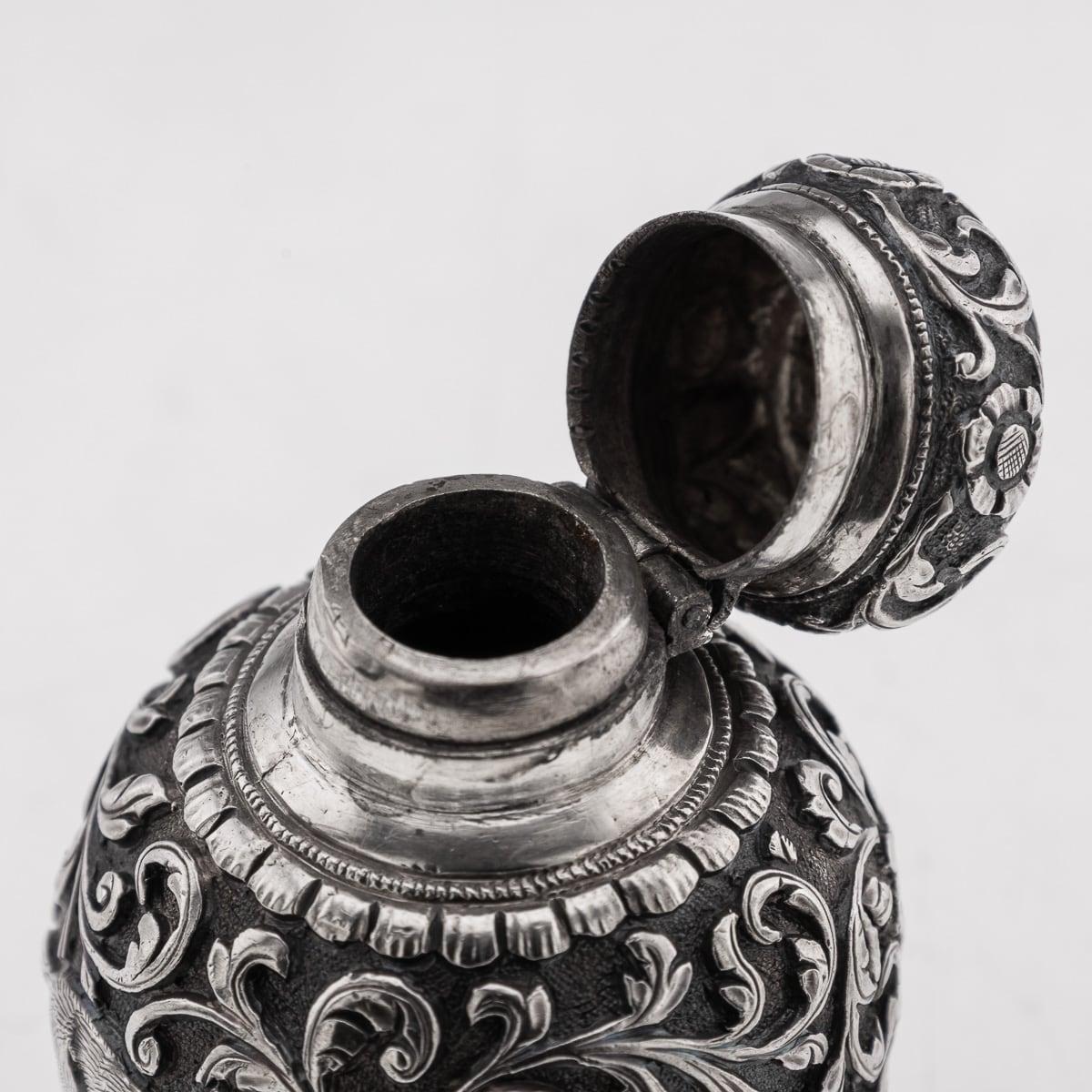 Antico flacone di profumo in argento massiccio del Kutch del XIX secolo, Oomersi Mawji c.1890 in vendita 2