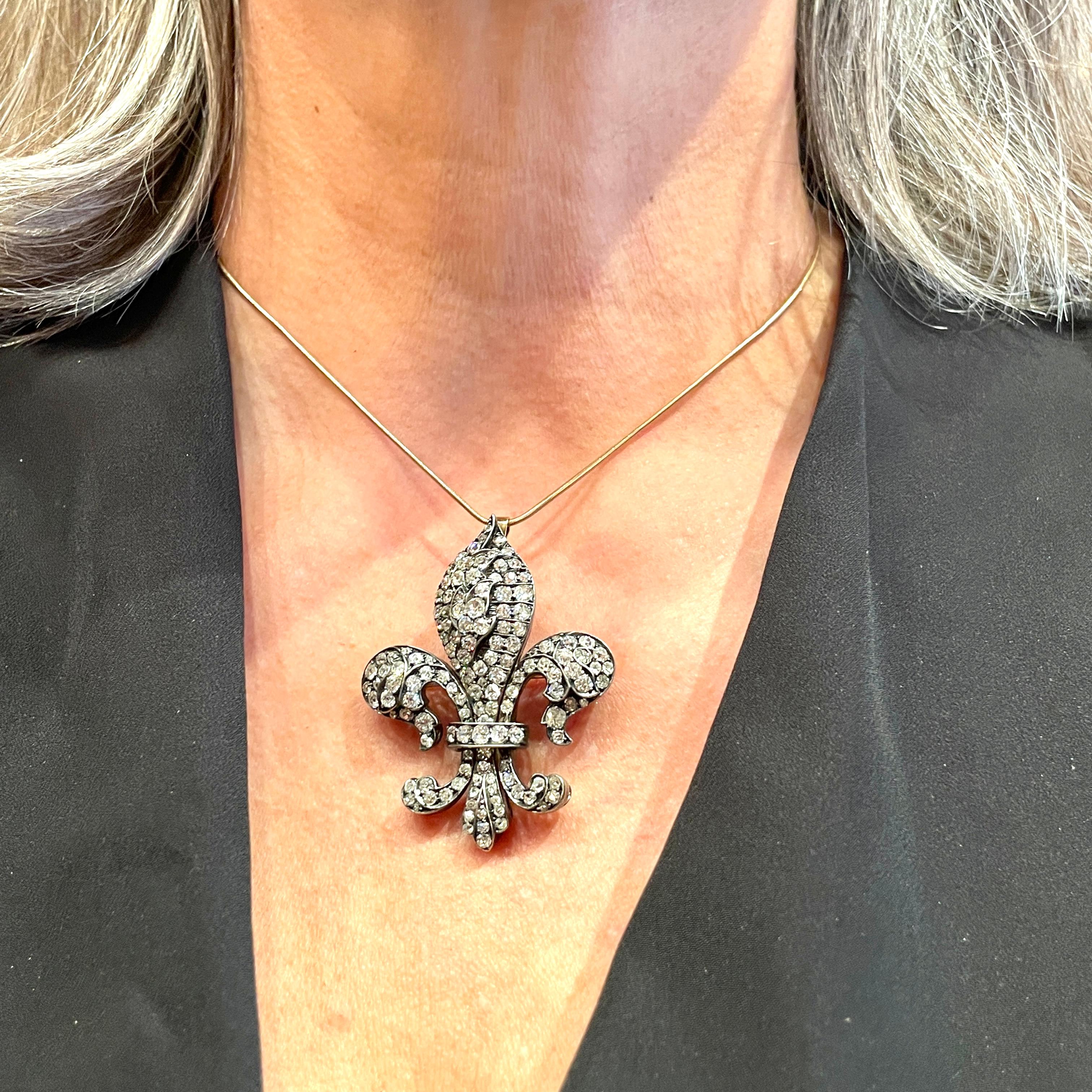Broche / Pendentif Fleur de Lis en or 14K et argent antique du 19ème siècle avec diamants en vente 1