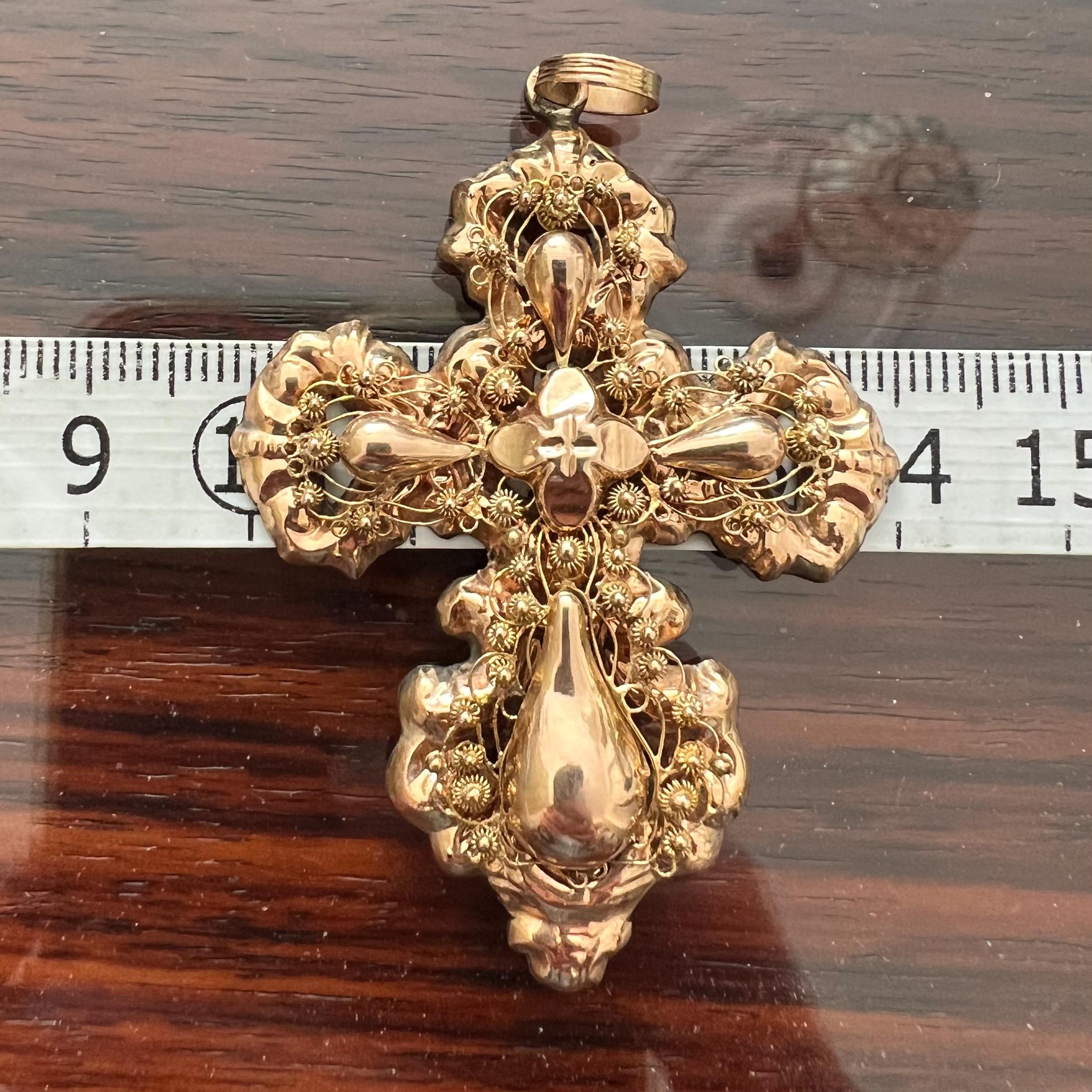 Antique 19th Century 14K Gold Filigree Cross Pendant For Sale 5