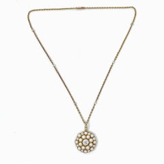 Pendentif ancien du 19ème siècle en or 15 carats, perle naturelle et diamants sur chaîne