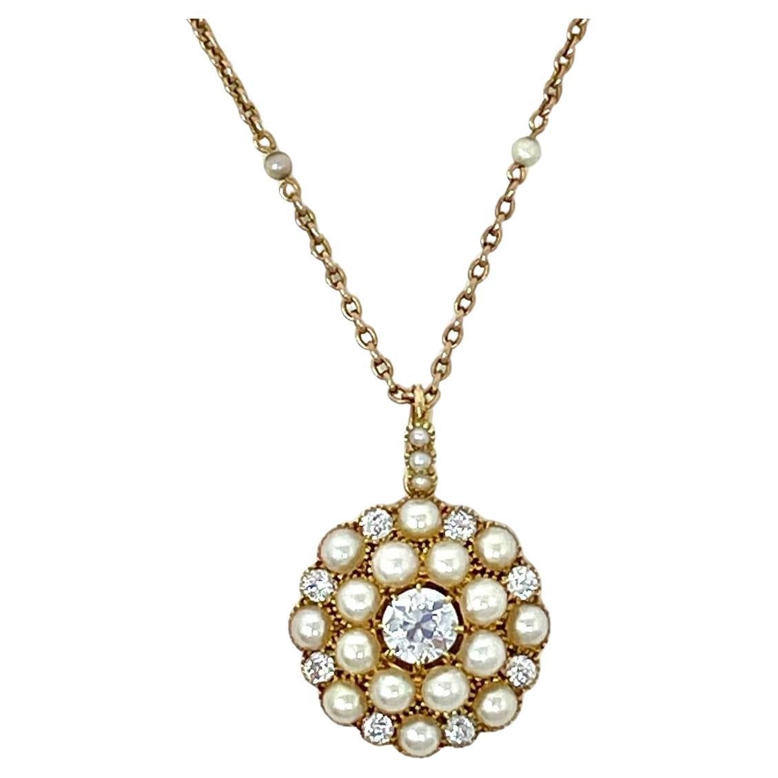 Pendentif ancien du 19ème siècle en or 15 carats, perle naturelle et diamants sur chaîne