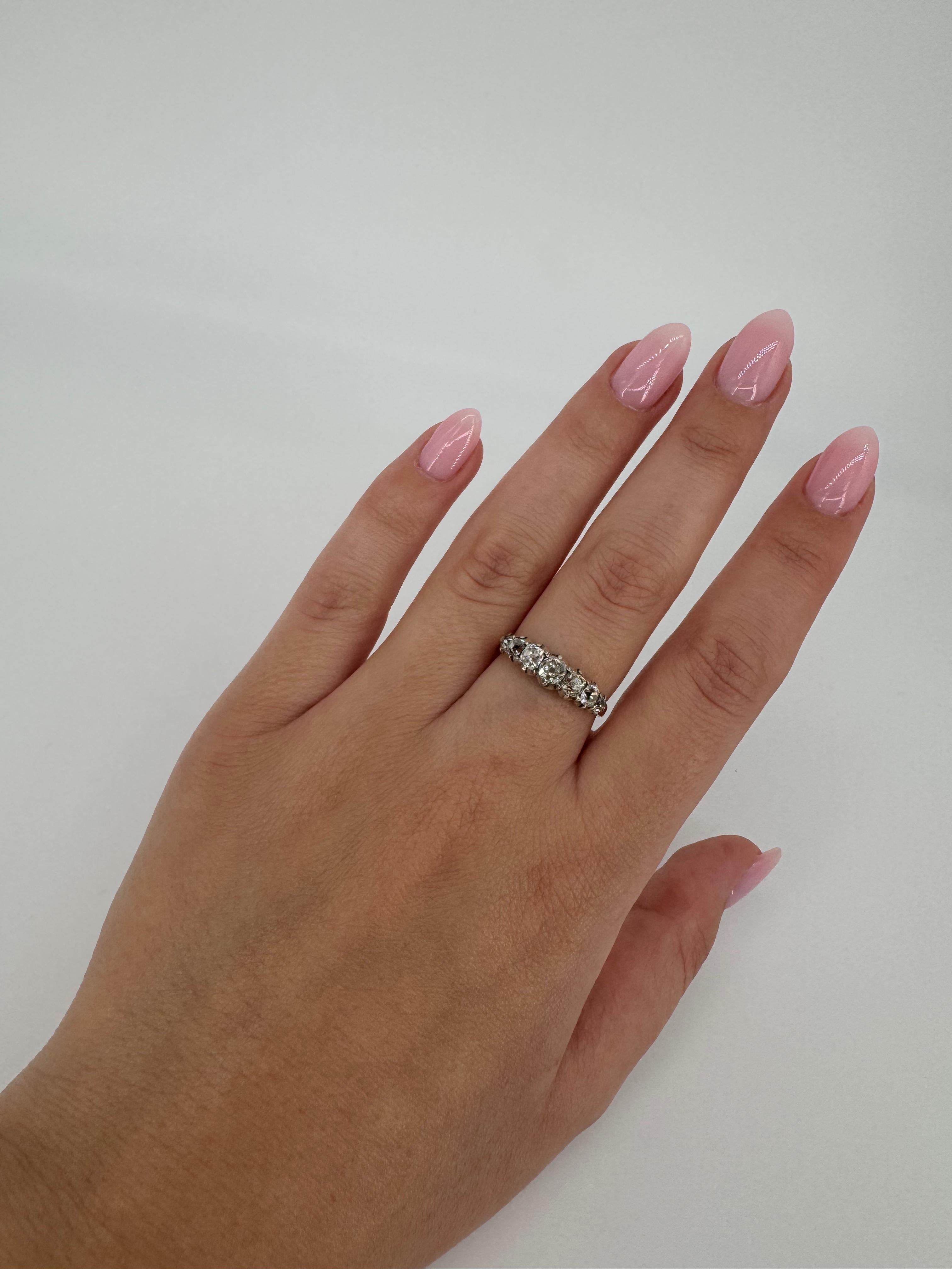 Remontez le temps avec cette exquise bague 