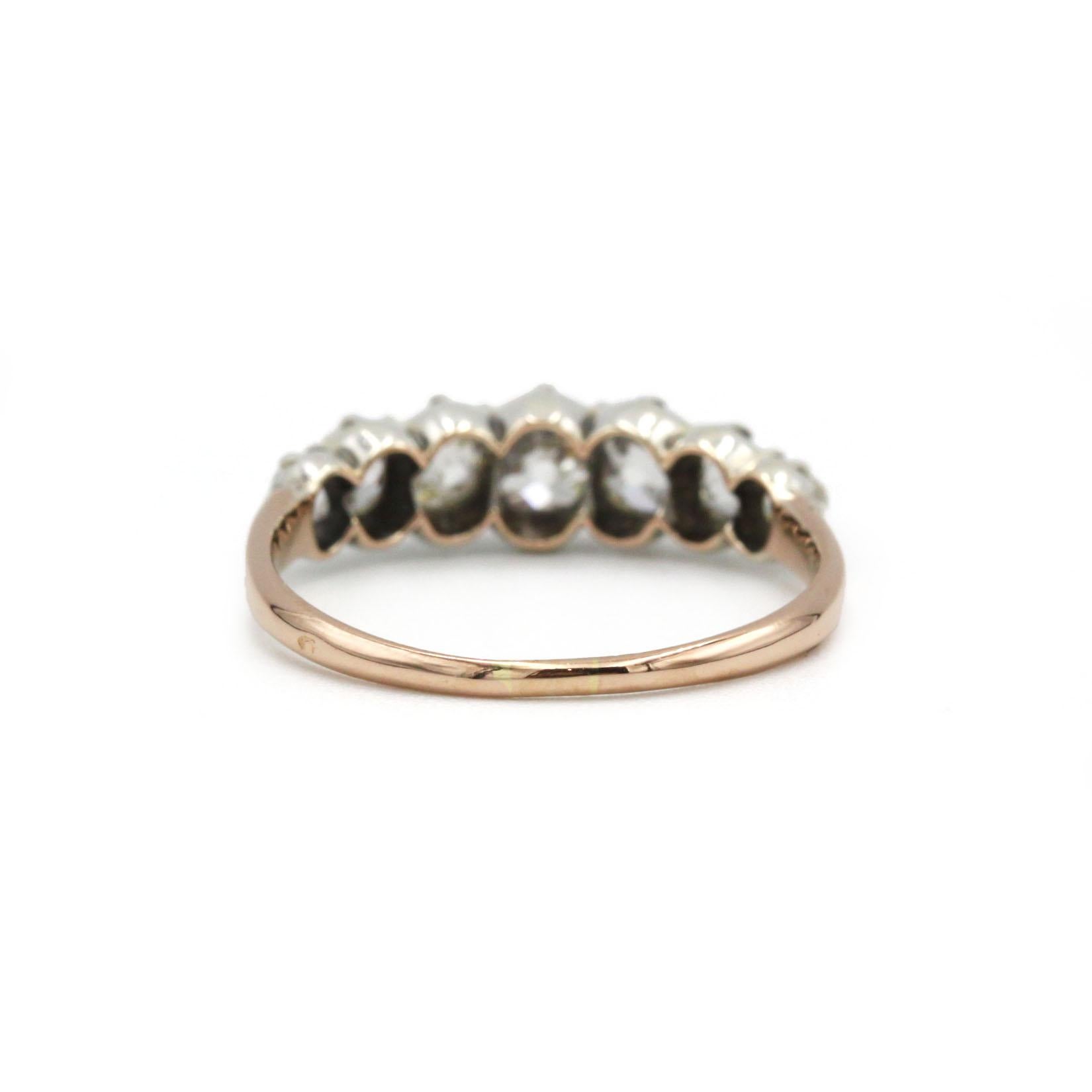 Donna Fascia antica in oro 18 carati del XIX secolo con sette pietre di diamanti Old Mine, FR 54 (US 6½) in vendita