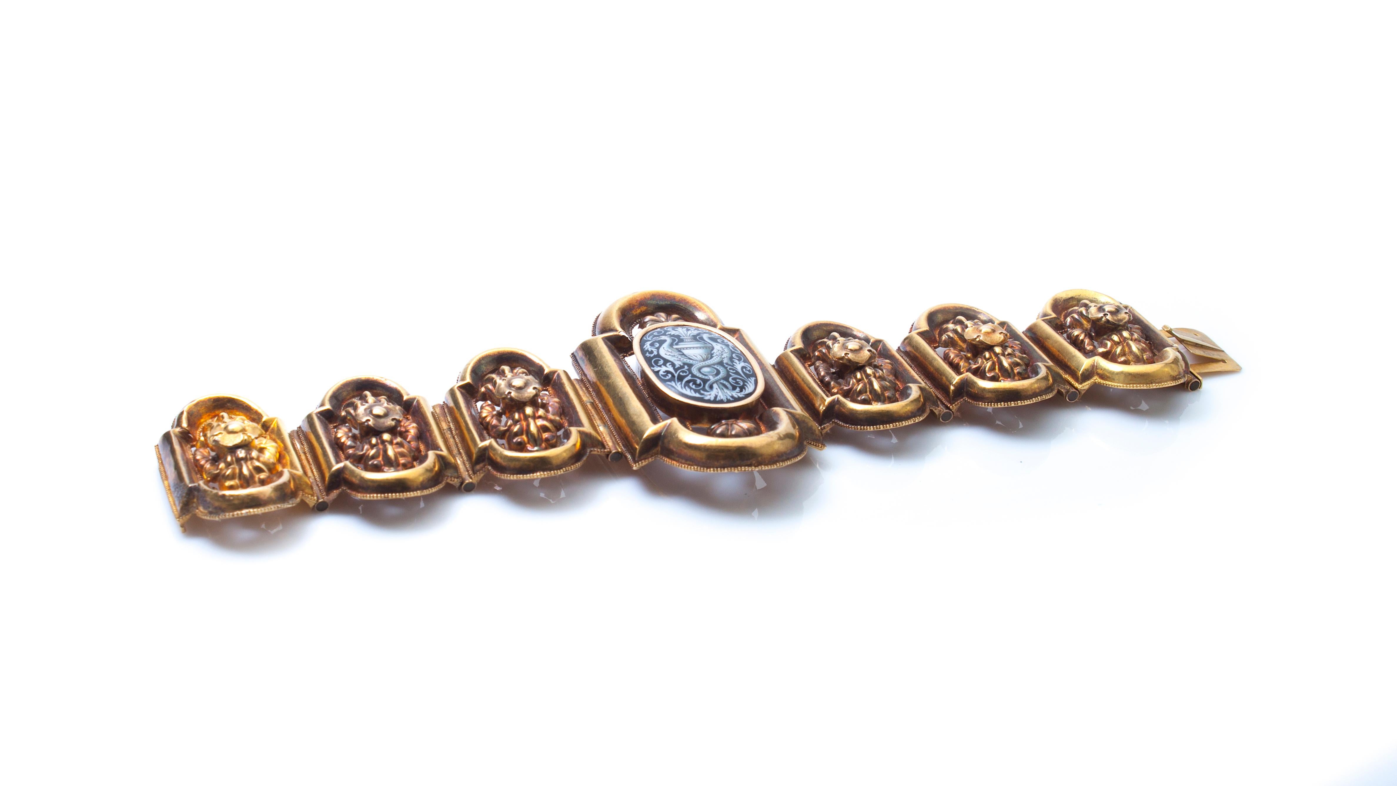 Antique 19th Century 18 Karat Gold Bracelet, Depicting Cornucopia For Sale 2