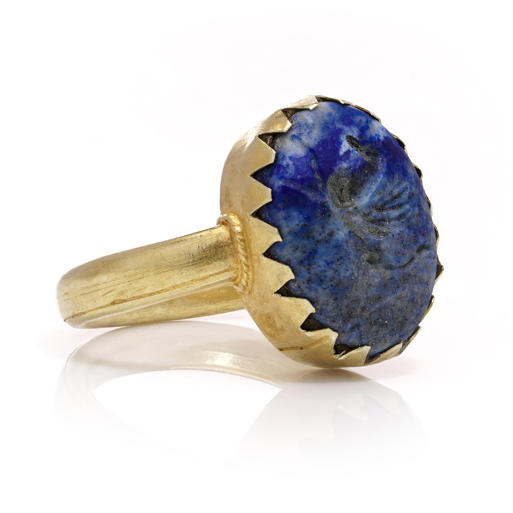 Antique 19th Century 18kt gold lapis lazuli intaglio ring with pegasus carving For Sale 2