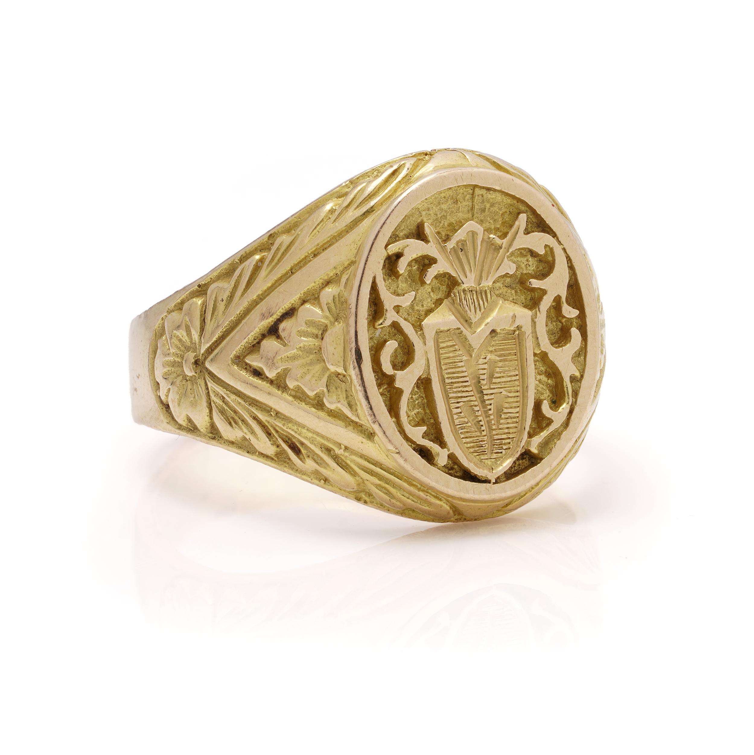 Antico anello con sigillo in oro 18kt del 19° secolo con stemma In condizioni buone in vendita a Braintree, GB