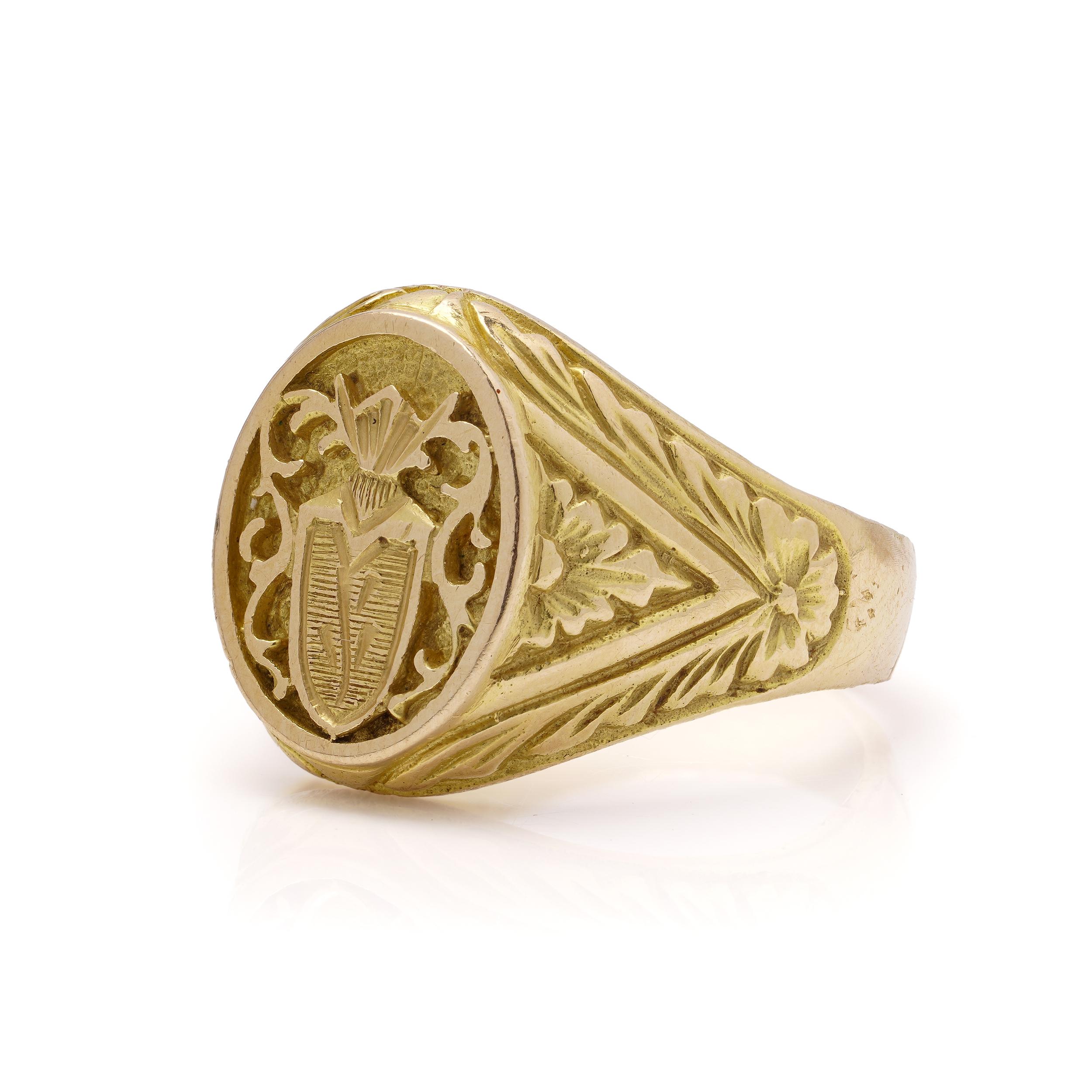 Antico anello con sigillo in oro 18kt del 19° secolo con stemma in vendita 2