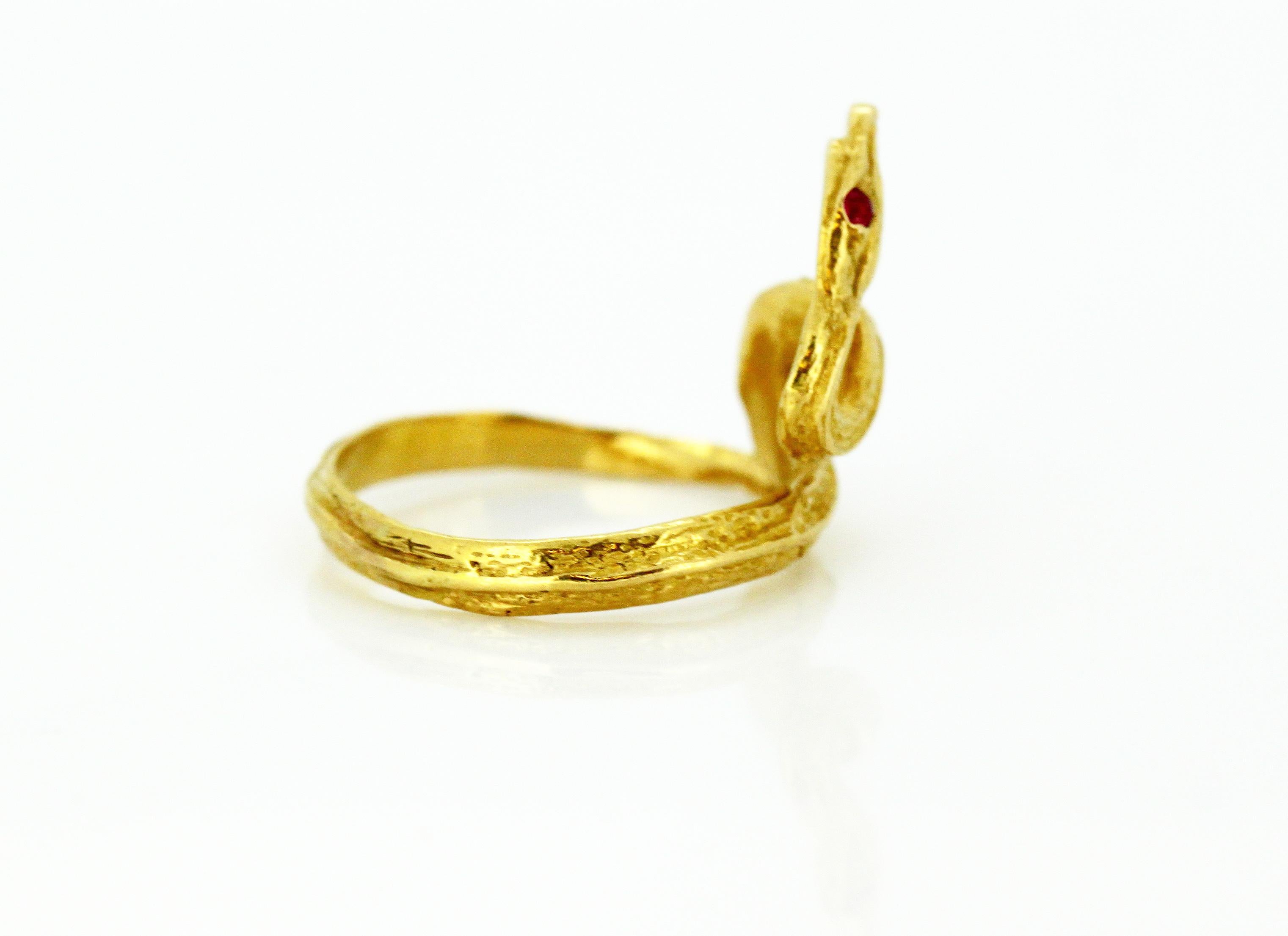 Antique 19th Century 18 Karat Yellow Gold Egyptian Snake Ring with 2 Ruby Eyes In Good Condition In Braintree, GB