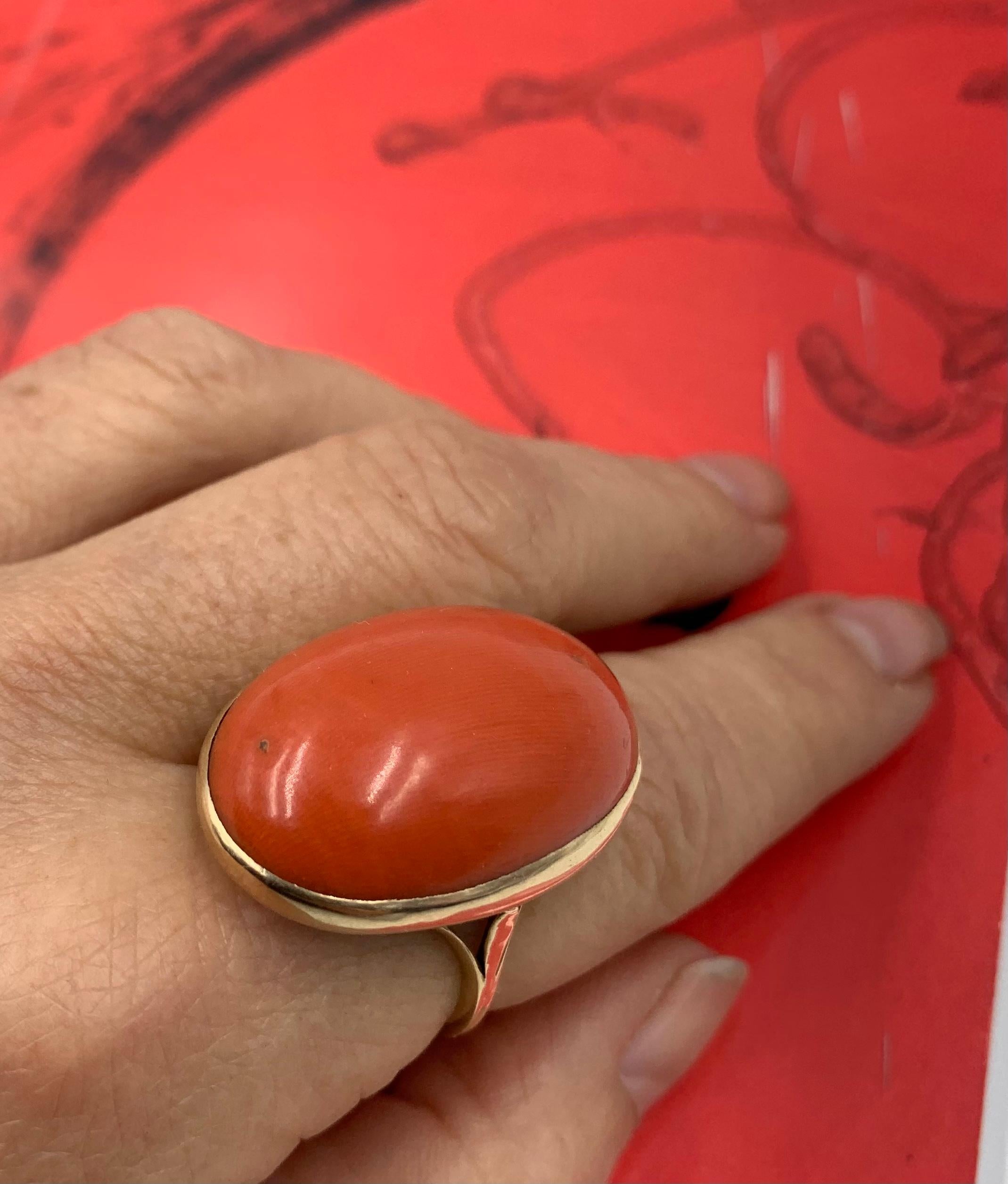 Antique 19th Century 43.5 TCW Oval Natural Red Coral 14k Yellow Gold Ring For Sale 9