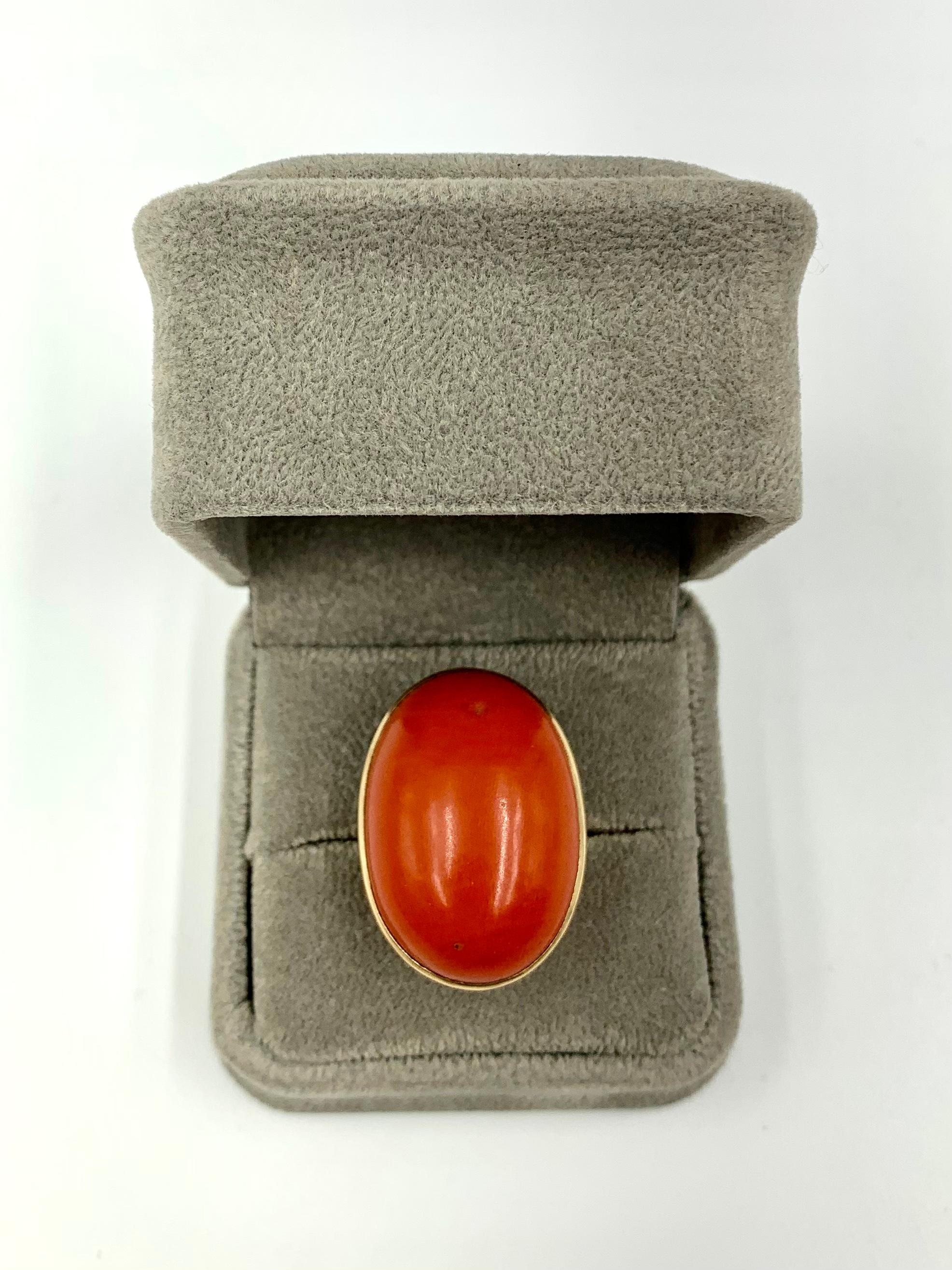 Antique 19th Century 43.5 TCW Oval Natural Red Coral 14k Yellow Gold Ring In Good Condition For Sale In New York, NY