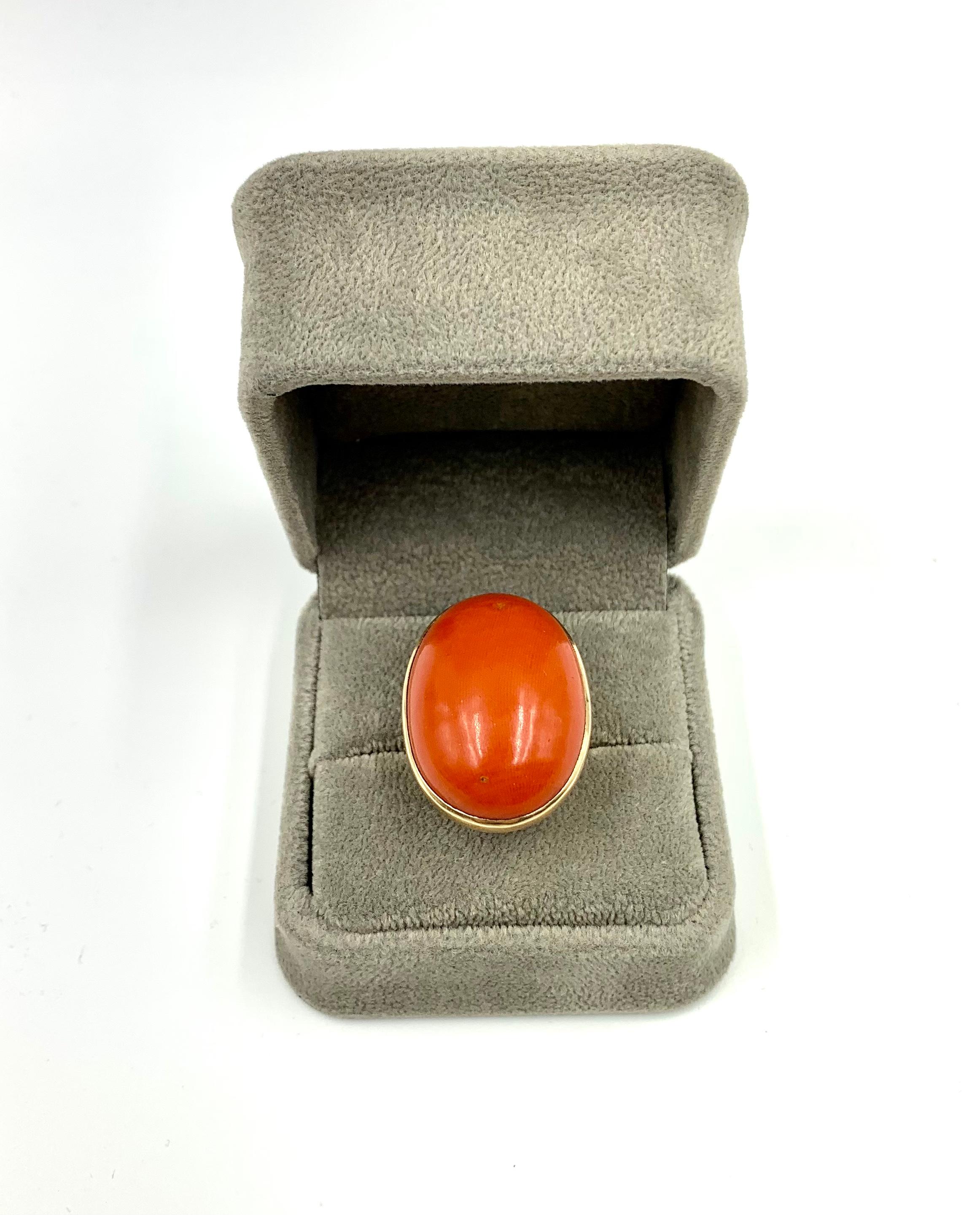 Antique 19th Century 43.5 TCW Oval Natural Red Coral 14k Yellow Gold Ring For Sale 1