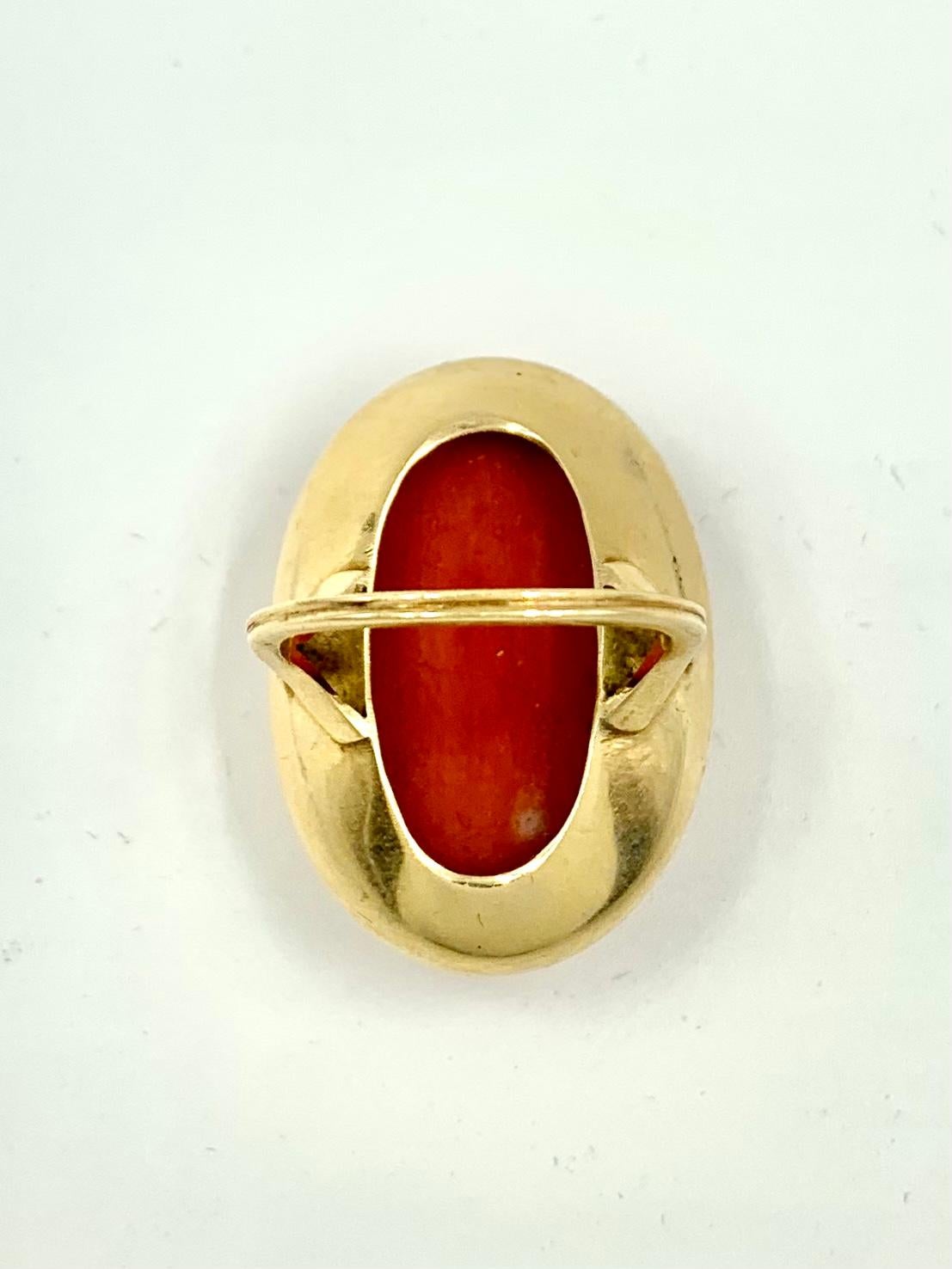 Antique 19th Century 43.5 TCW Oval Natural Red Coral 14k Yellow Gold Ring For Sale 2