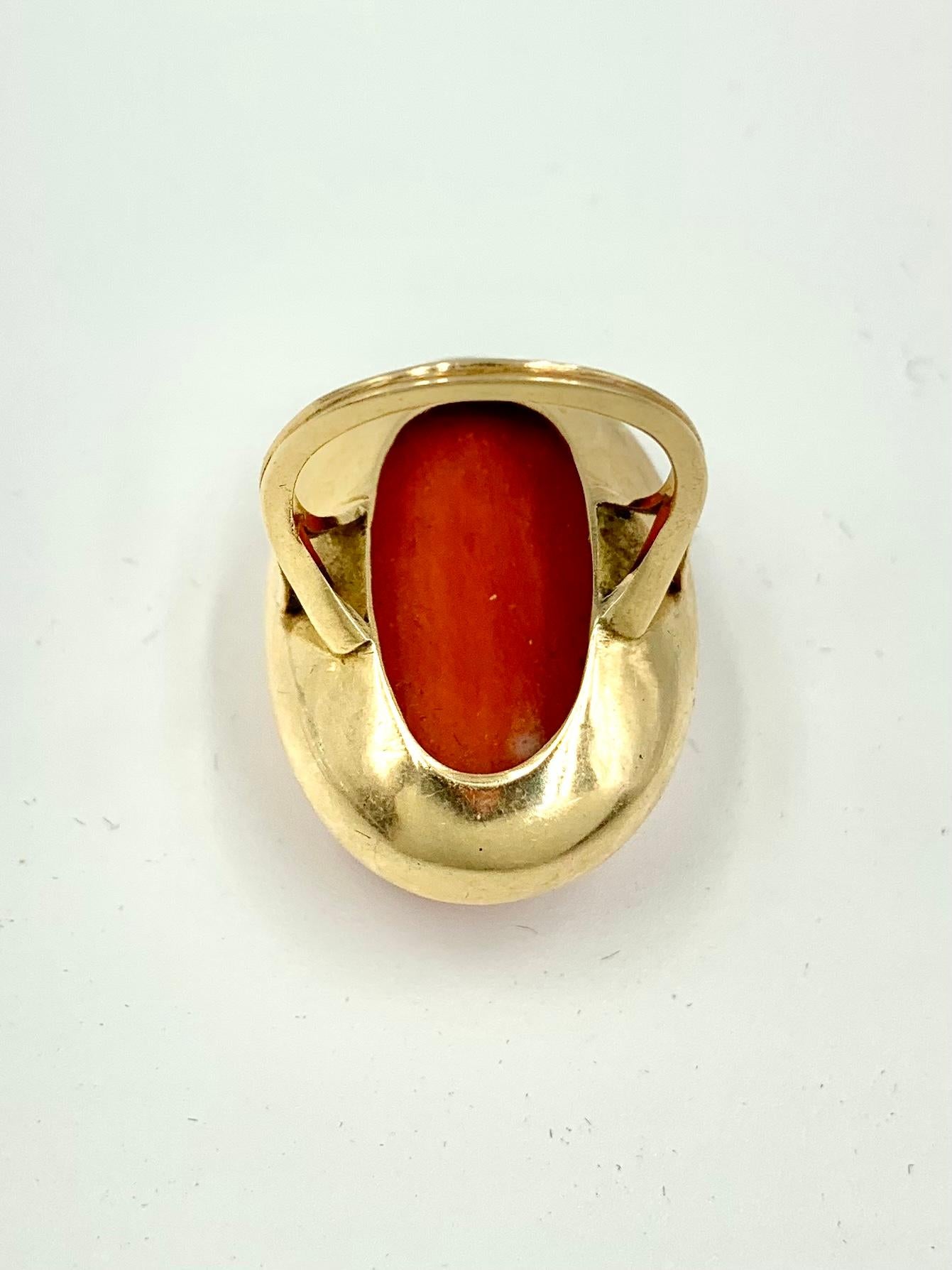 Antique 19th Century 43.5 TCW Oval Natural Red Coral 14k Yellow Gold Ring For Sale 3