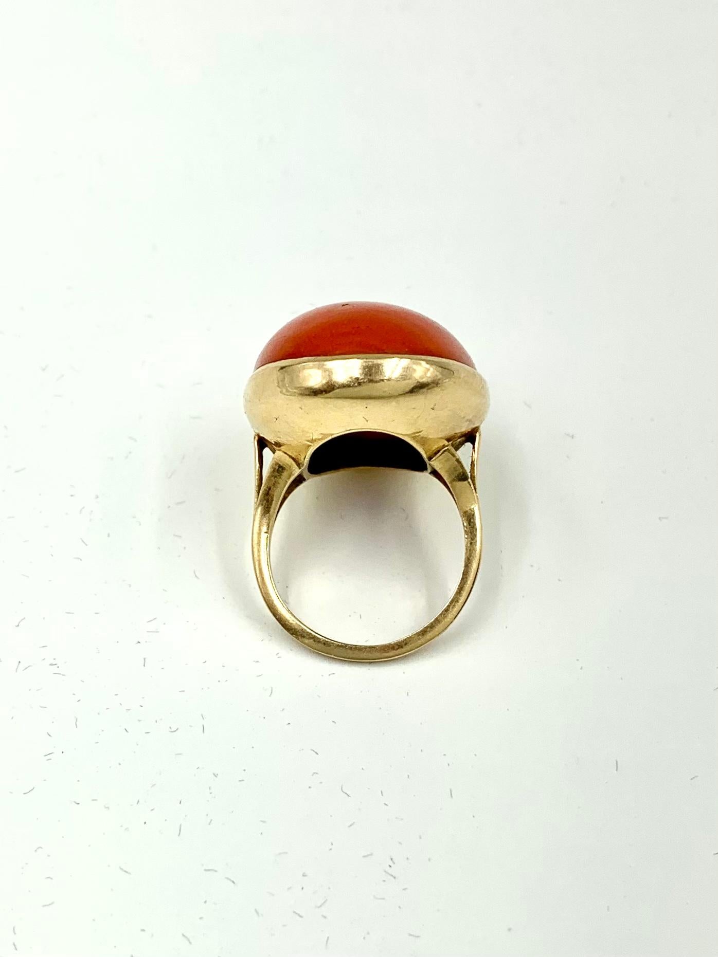 Antique 19th Century 43.5 TCW Oval Natural Red Coral 14k Yellow Gold Ring For Sale 4